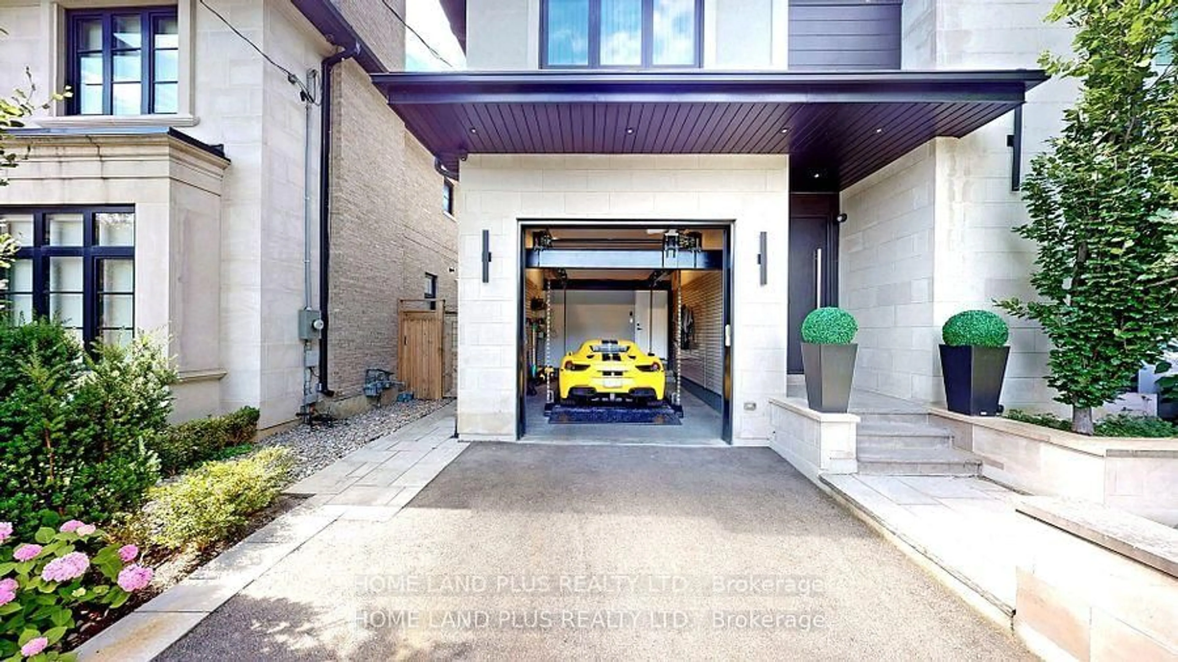 Indoor garage for 127 Ridley Blvd, Toronto Ontario M5M 3L8