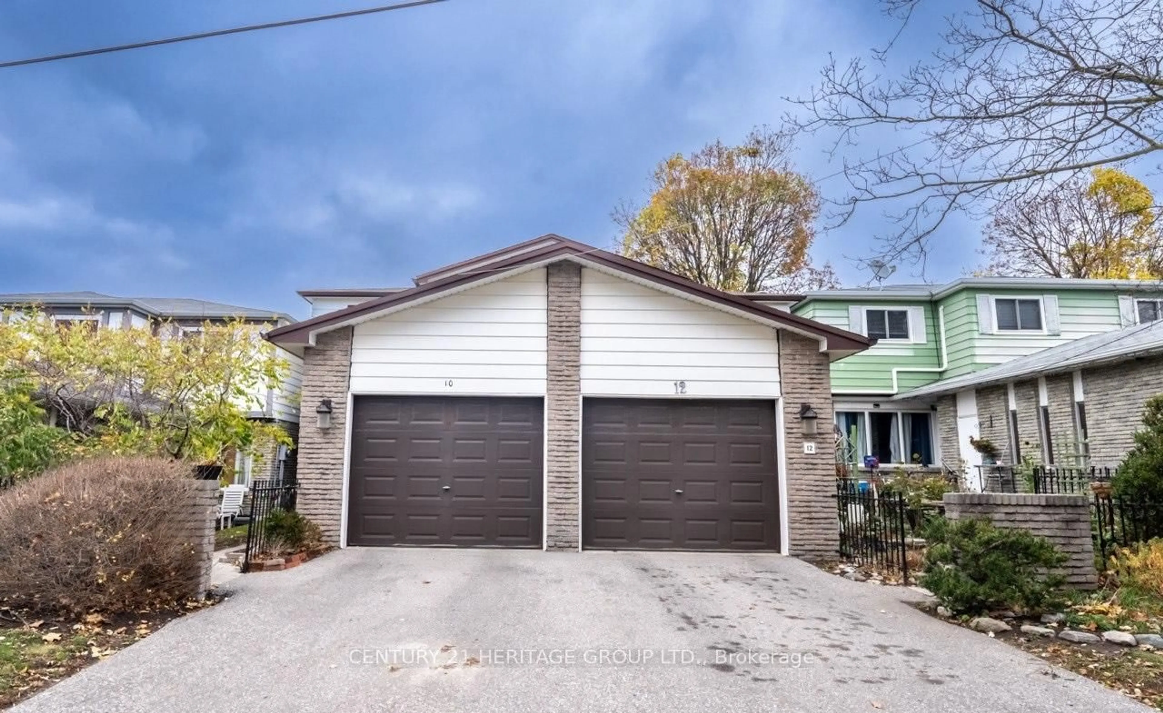 Indoor garage for 10 Antibes Dr, Toronto Ontario M2R 3K3