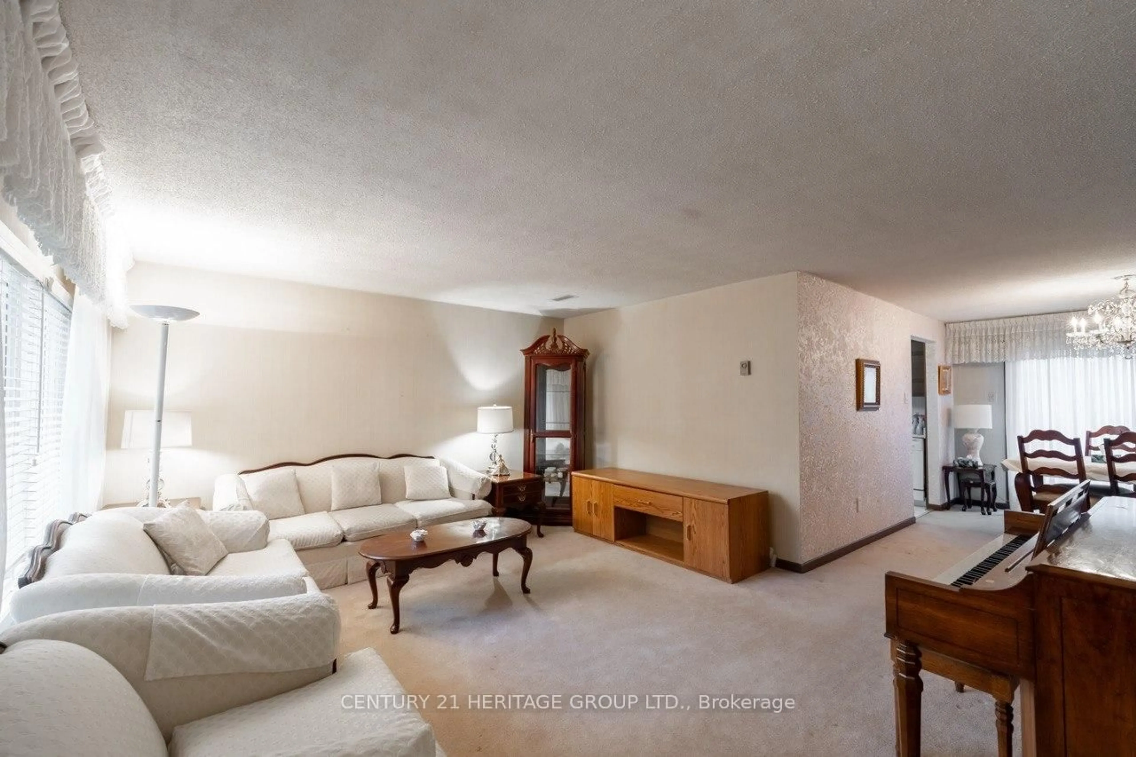 Living room with furniture, unknown for 10 Antibes Dr, Toronto Ontario M2R 3K3