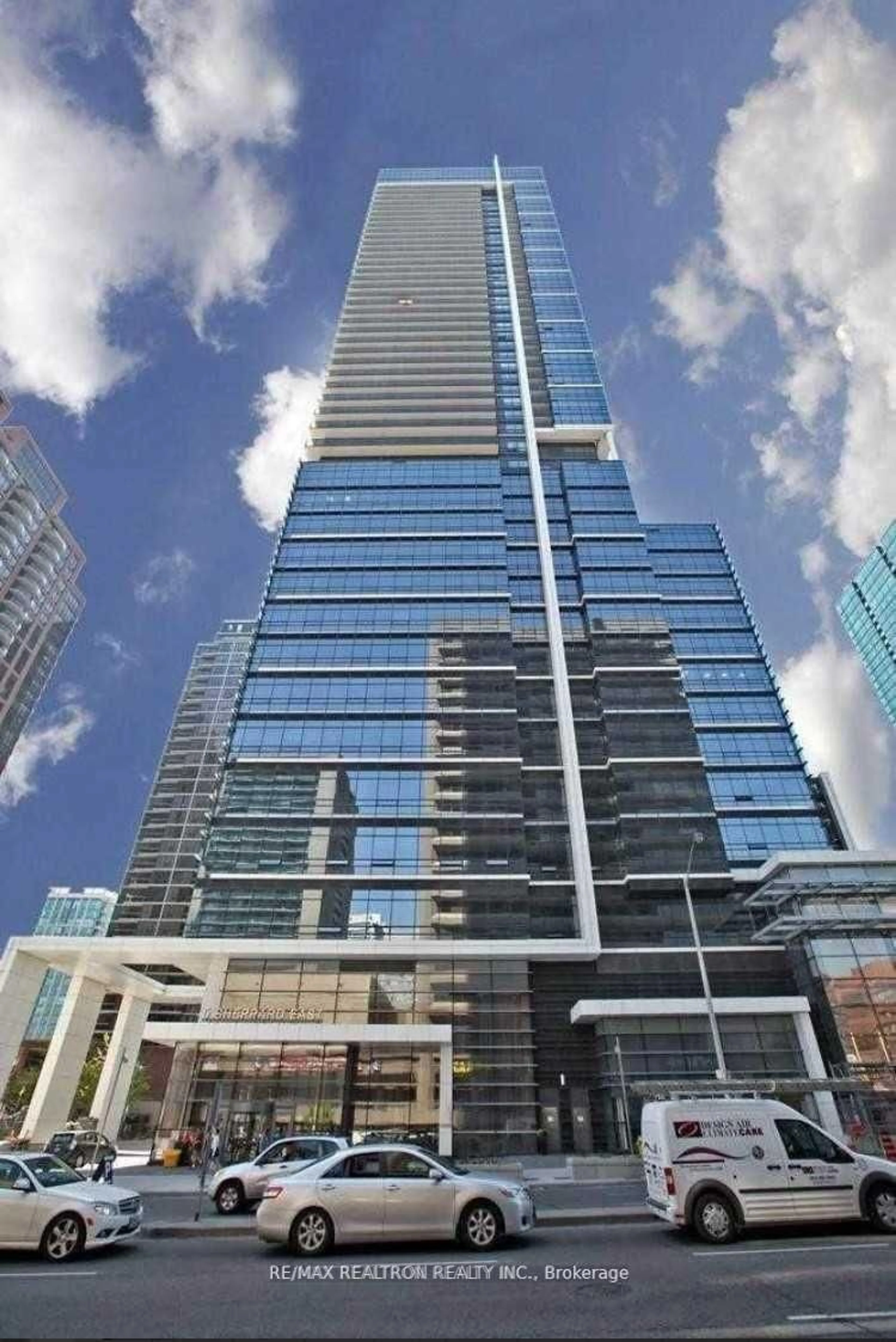 Indoor foyer for 5 Sheppard Ave #2718, Toronto Ontario M2N 0G4