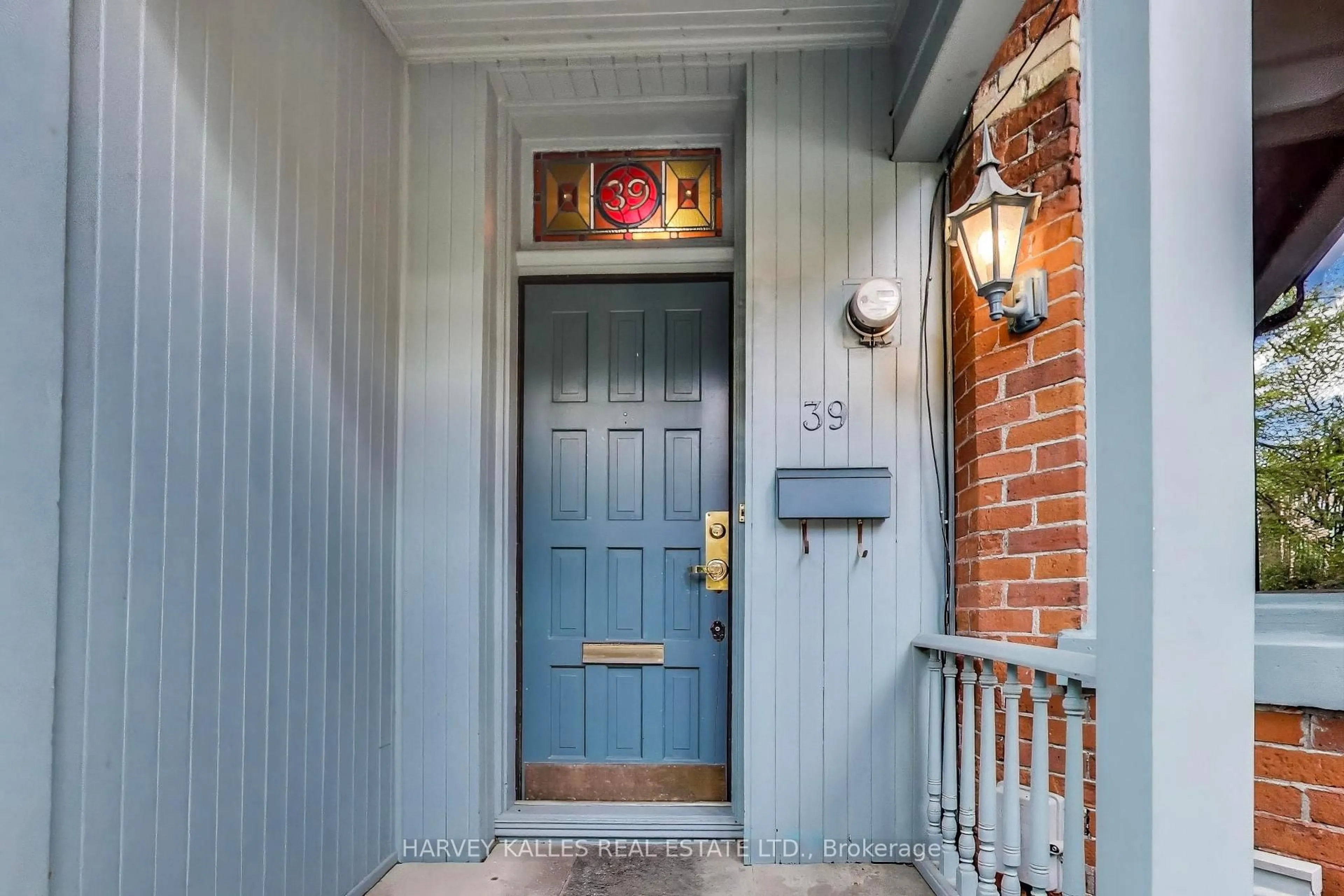 Indoor entryway for 39 Birch Ave, Toronto Ontario M4V 1E1