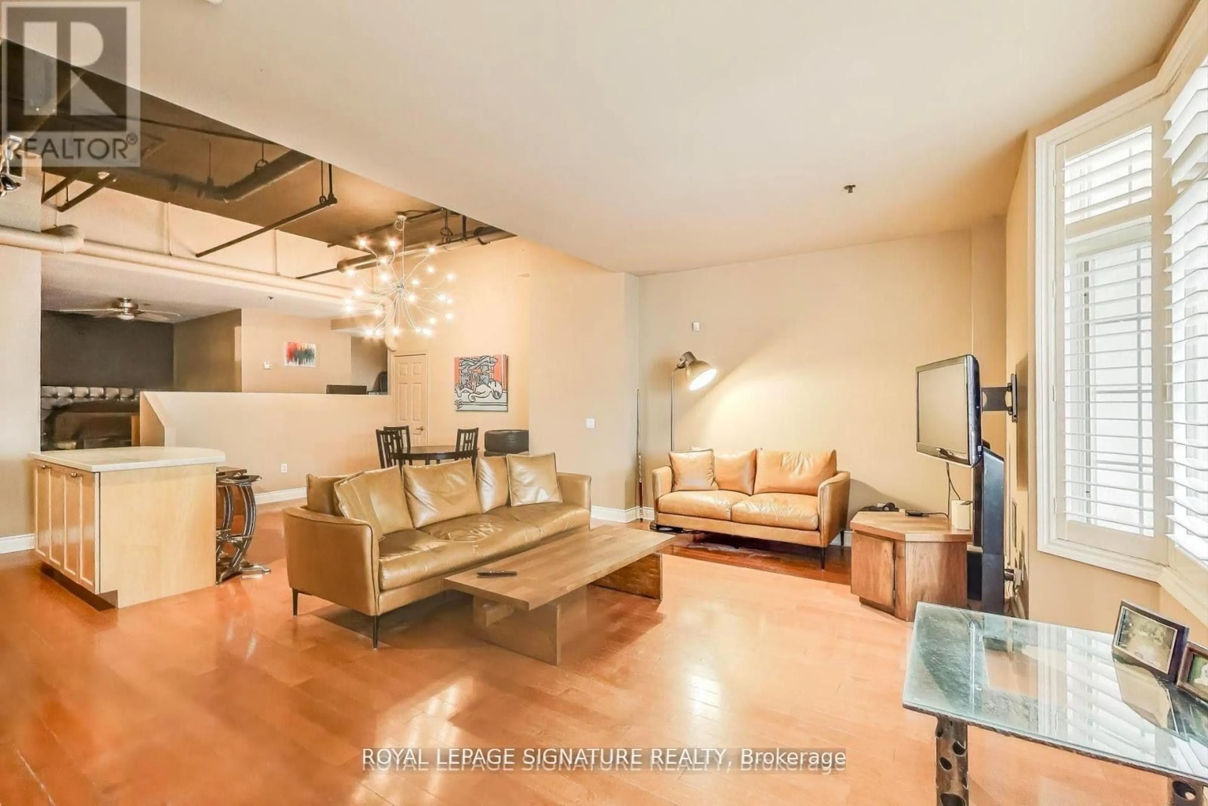 Living room with furniture, unknown for 72 St. Patrick St, Toronto Ontario M5T 1V1