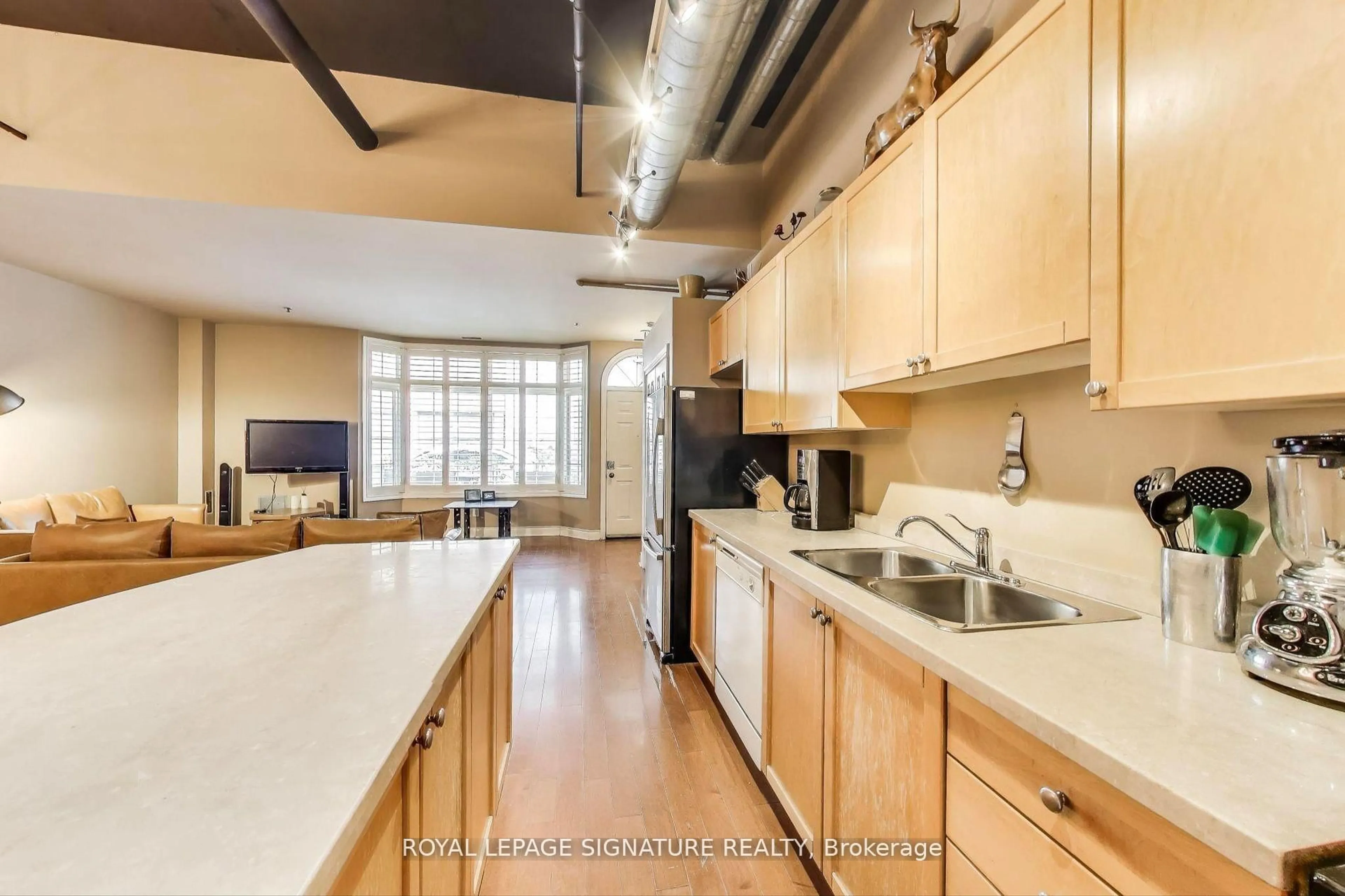 Kitchen with laundary machines, unknown for 72 St. Patrick St, Toronto Ontario M5T 1V1