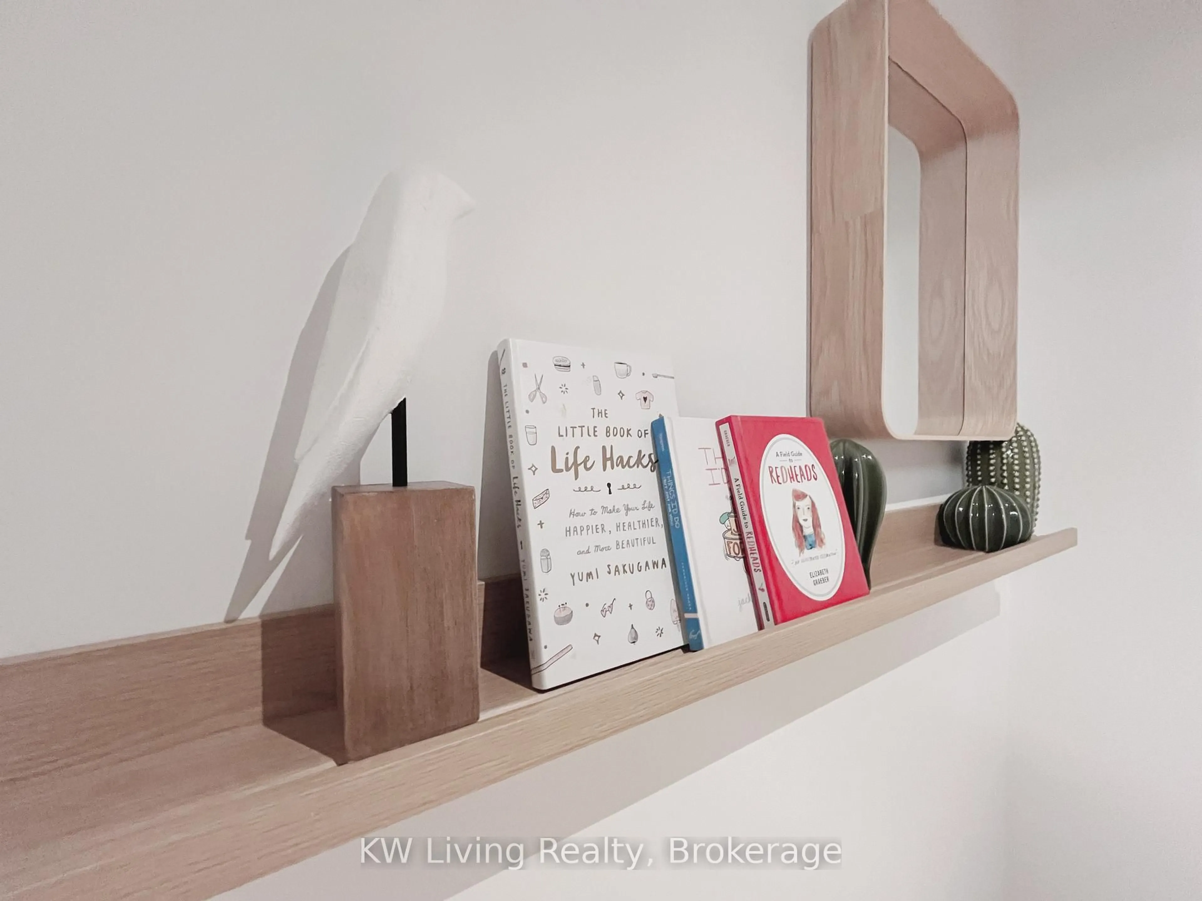 Indoor entryway for 36 Lisgar St #1211E, Toronto Ontario M6J 0C7