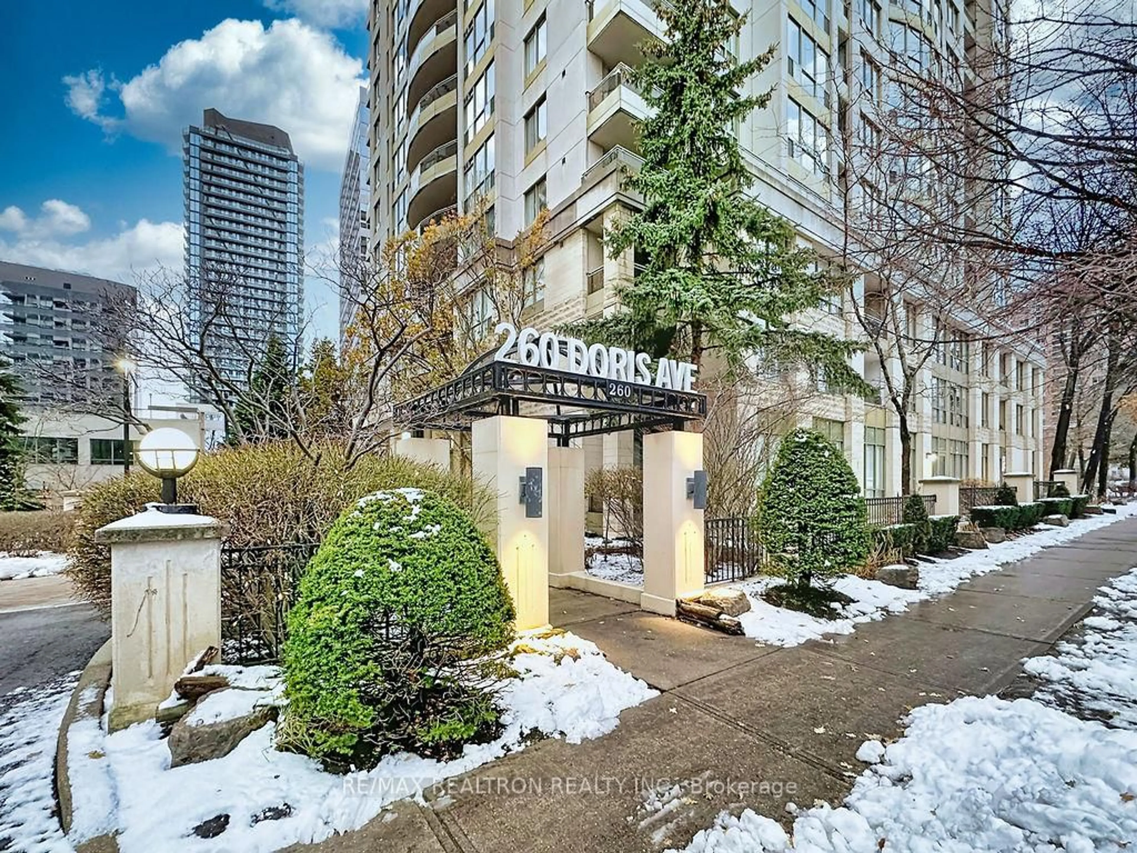 Indoor foyer for 260 Doris Ave #1109, Toronto Ontario M2N 6X9