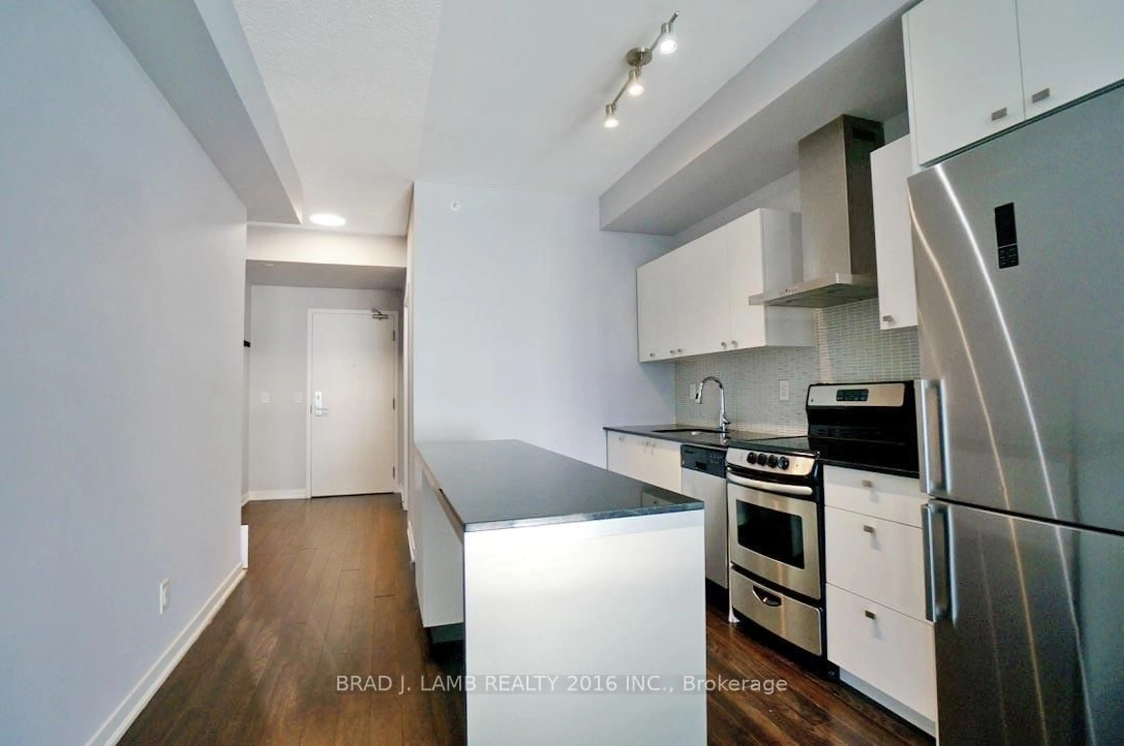 Standard kitchen, wood/laminate floor for 51 East Liberty St #2211, Toronto Ontario M6K 3P8