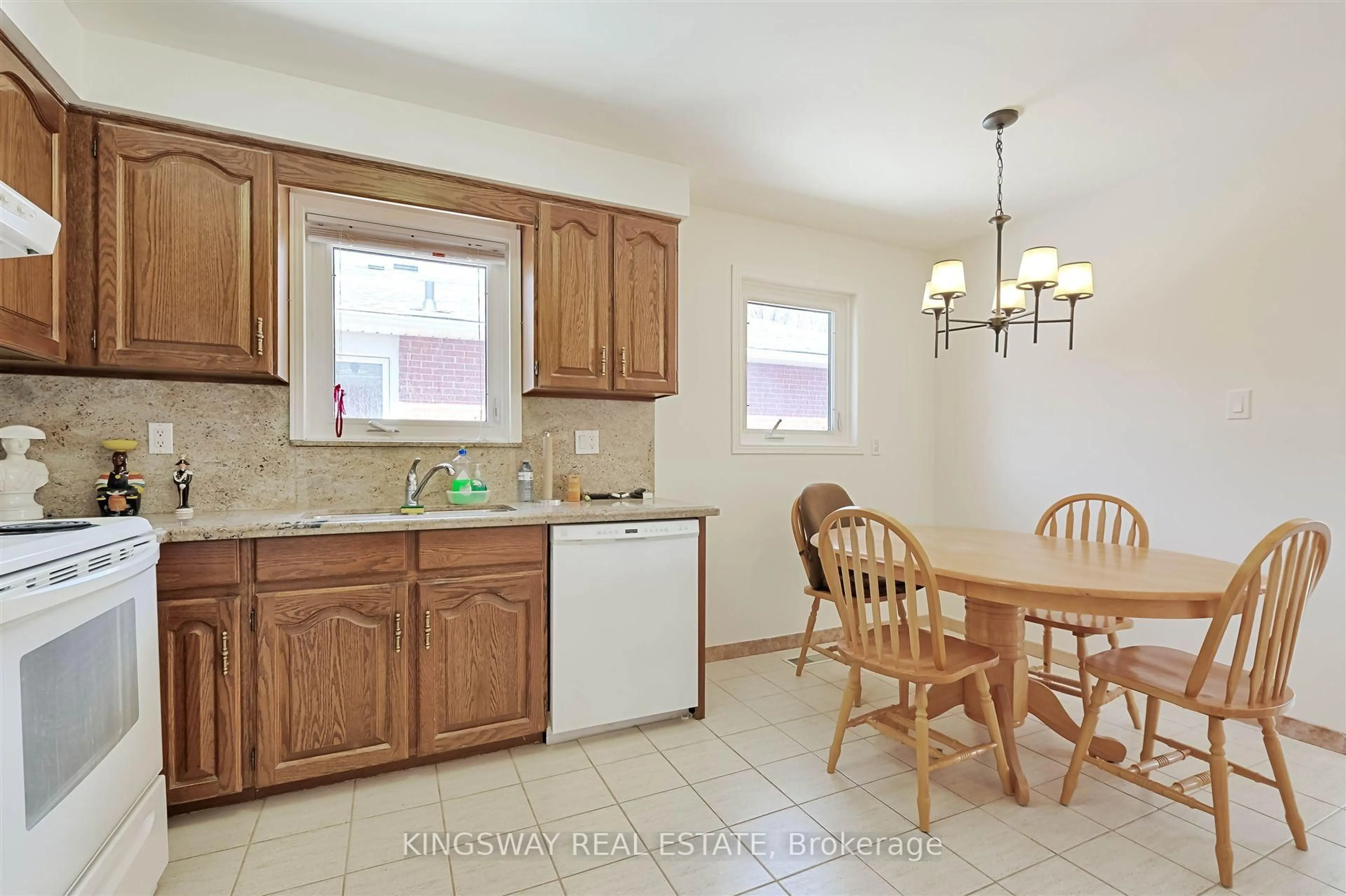 Standard kitchen, ceramic/tile floor for 184 Edmonton Dr, Toronto Ontario M2J 3X5