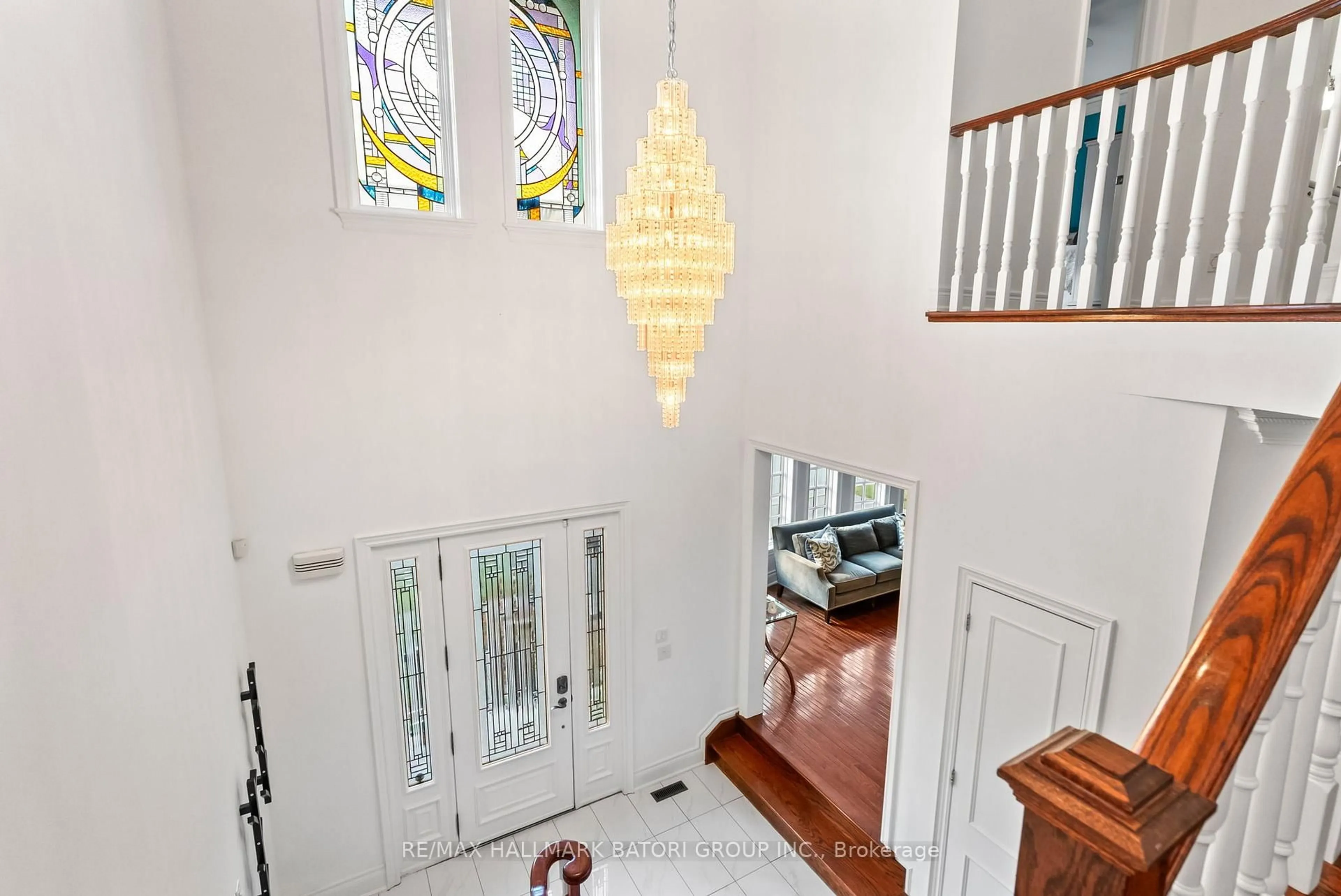 Indoor foyer for 9 True Davidson Dr, Toronto Ontario M4W 3X2