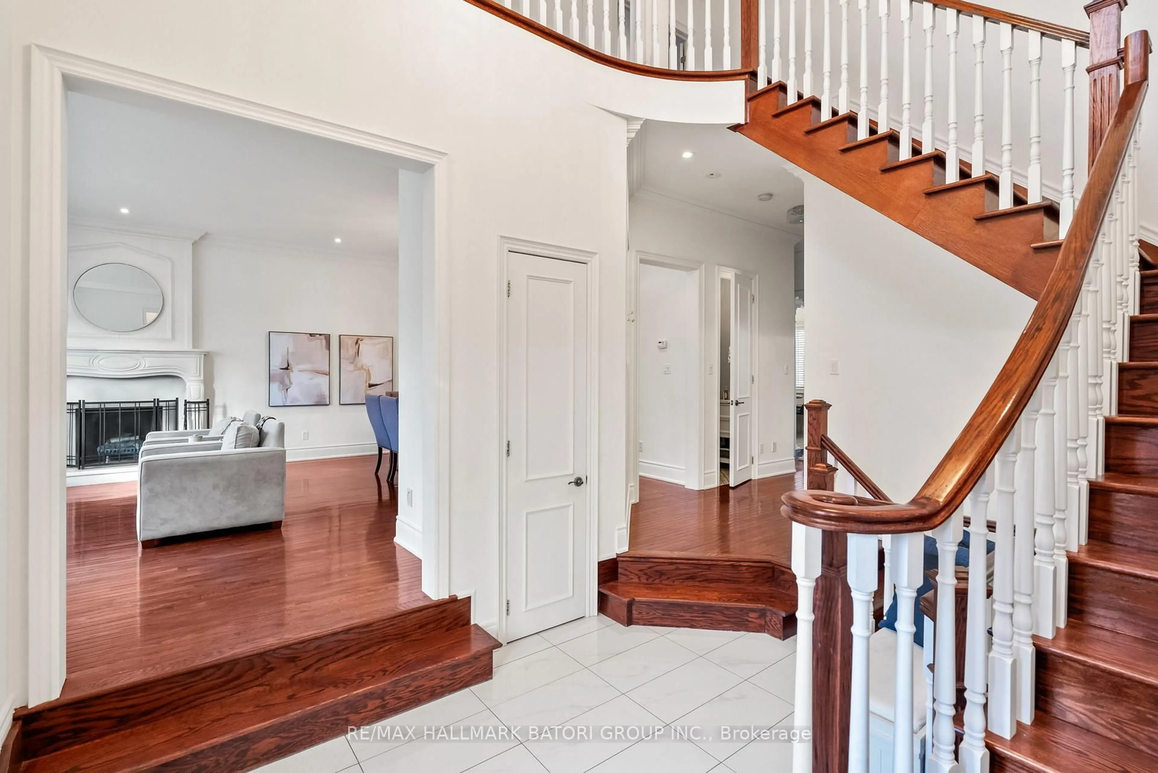 Indoor entryway for 9 True Davidson Dr, Toronto Ontario M4W 3X2