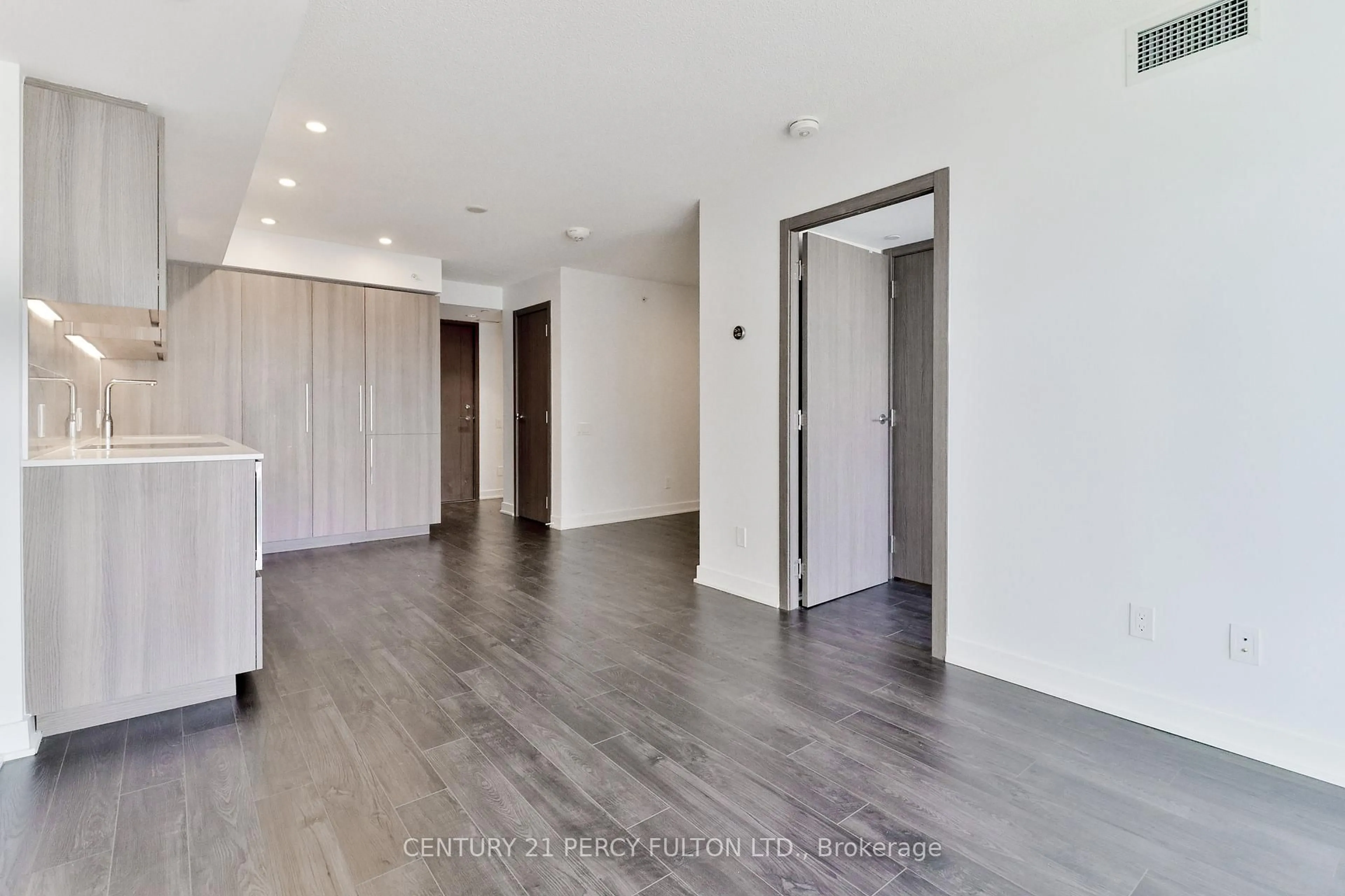 A pic of a room for 19 Bathurst St #1107, Toronto Ontario M5V 0N2