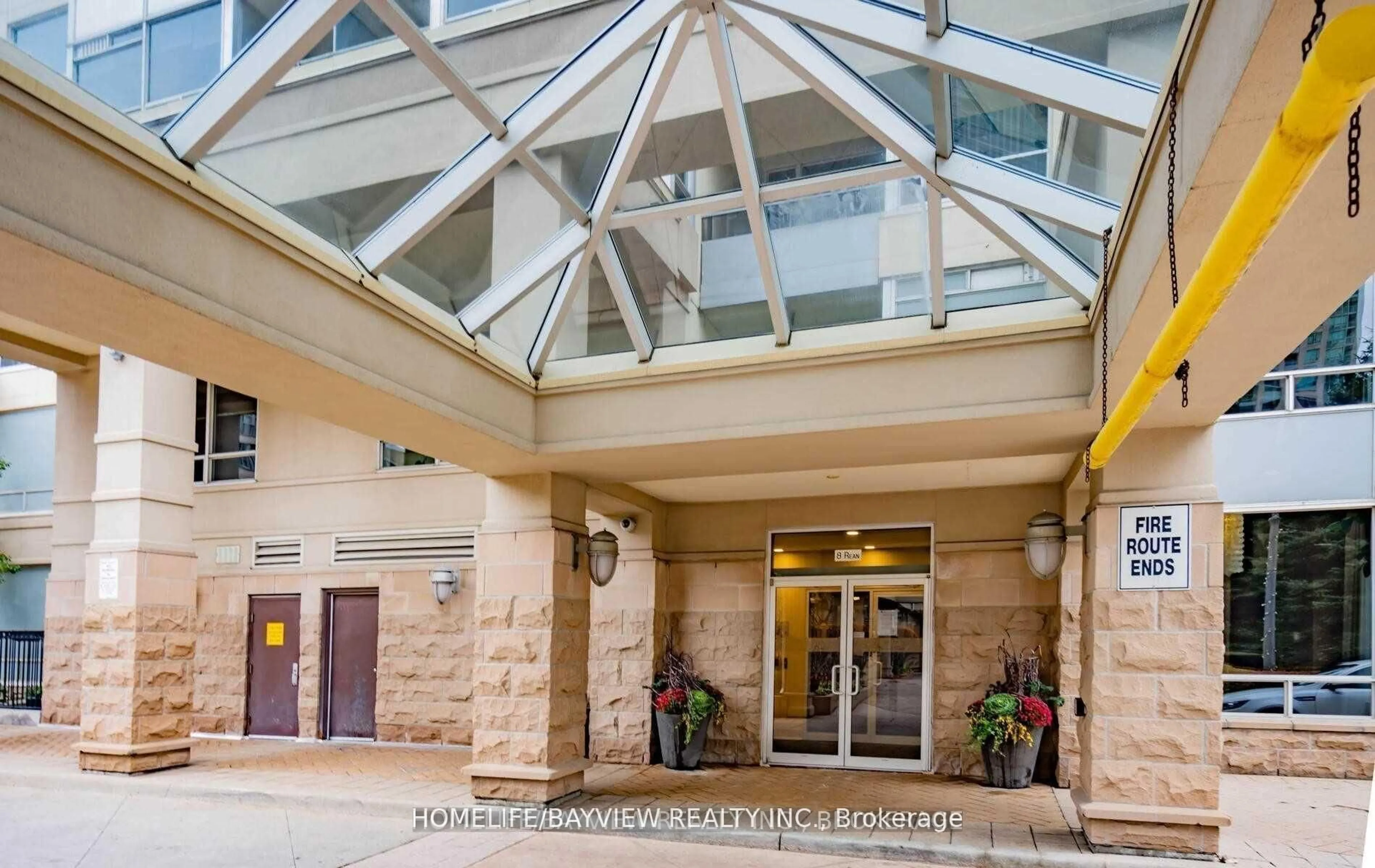 Indoor foyer for 8 Rean Dr #GV25, Toronto Ontario M2K 3B9