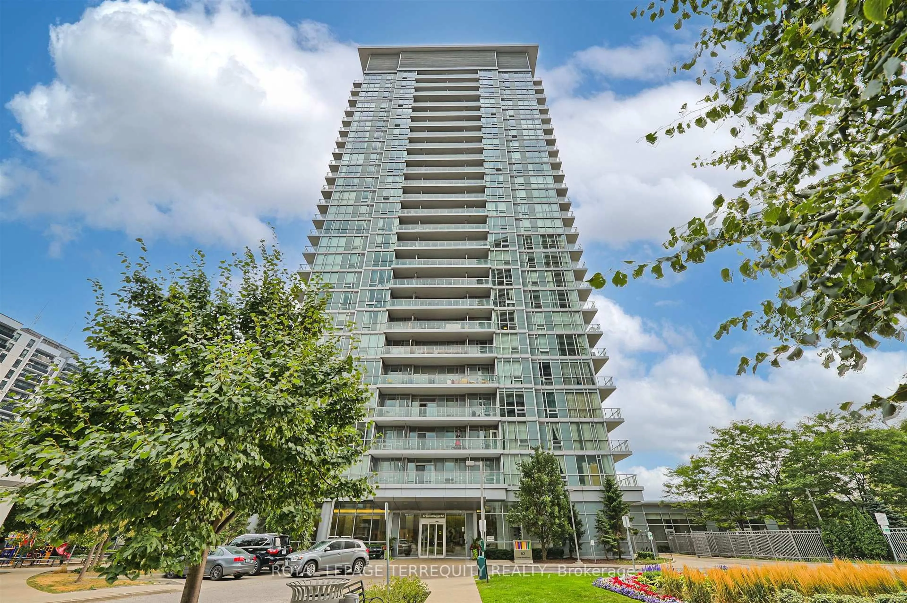 Indoor foyer for 62 Forest Manor Rd #201, Toronto Ontario M2J 0B6