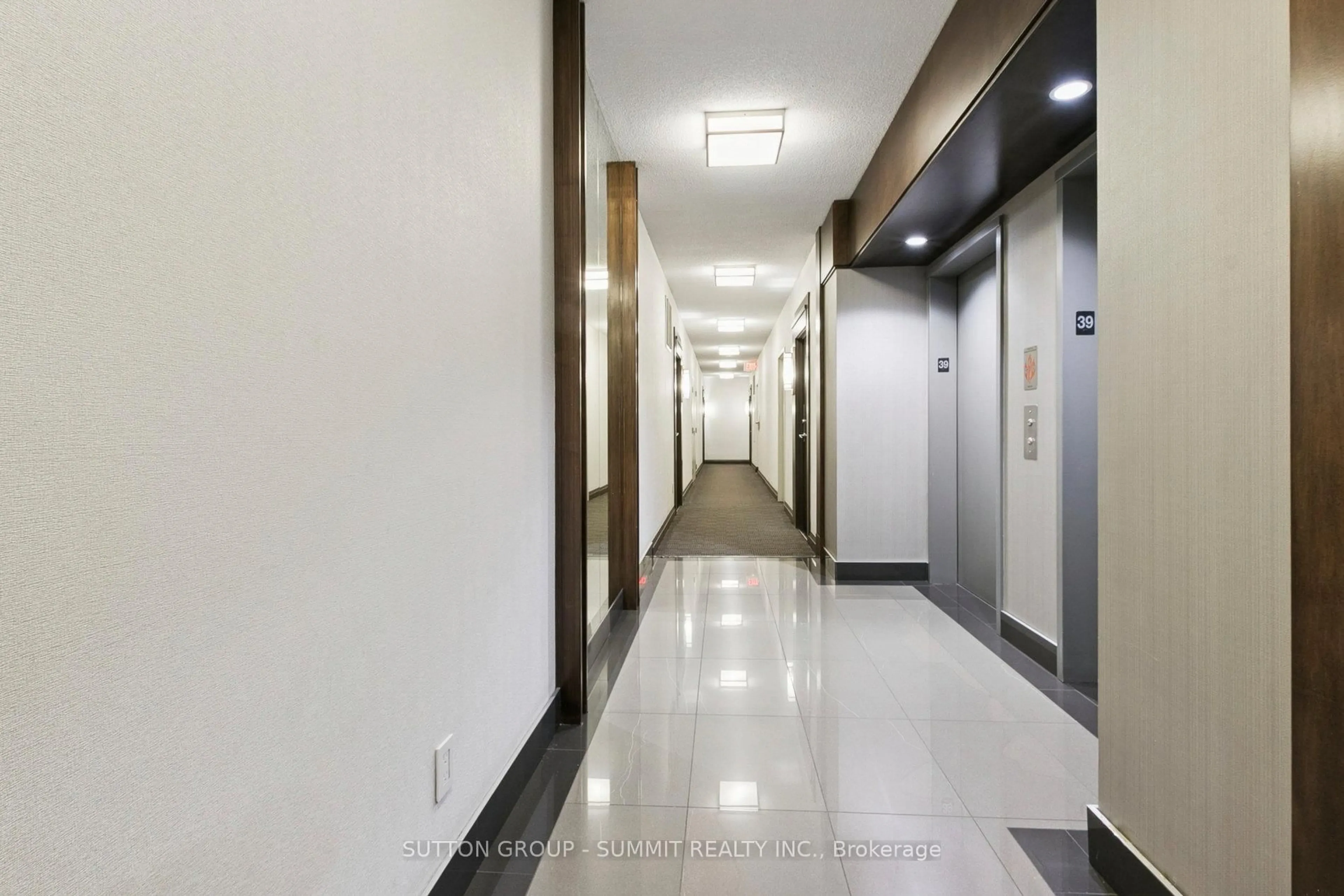 Indoor foyer for 16 Yonge St #3904, Toronto Ontario M5E 2A1