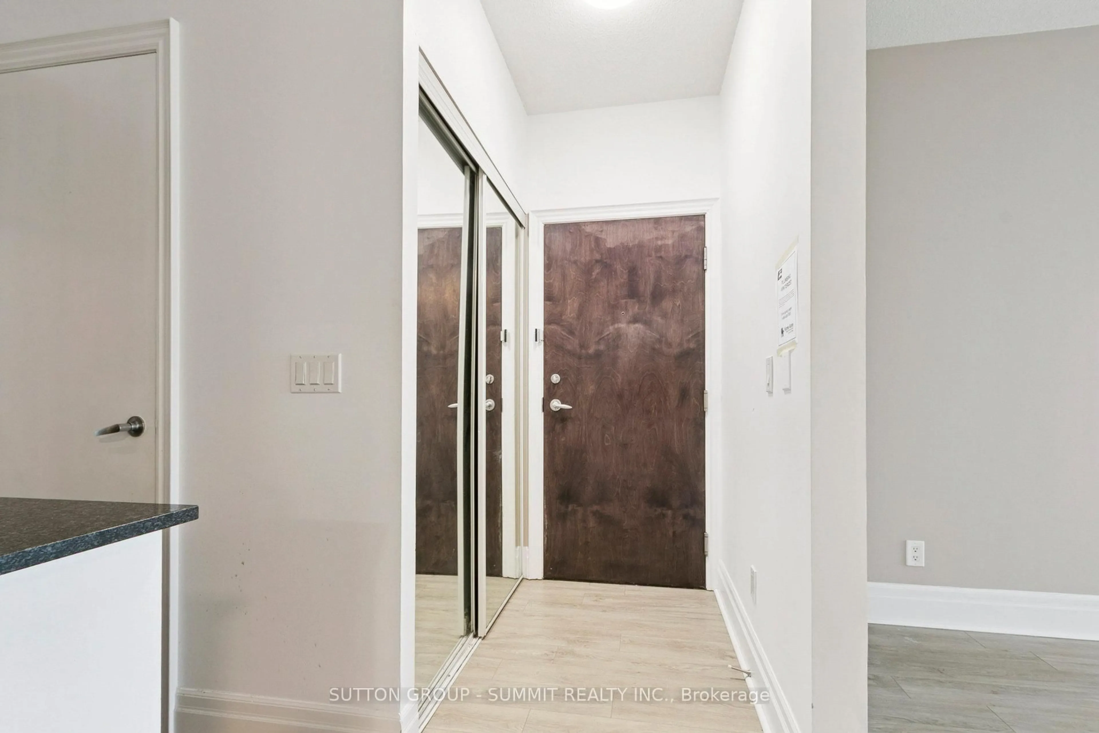 Indoor foyer for 16 Yonge St #3904, Toronto Ontario M5E 2A1