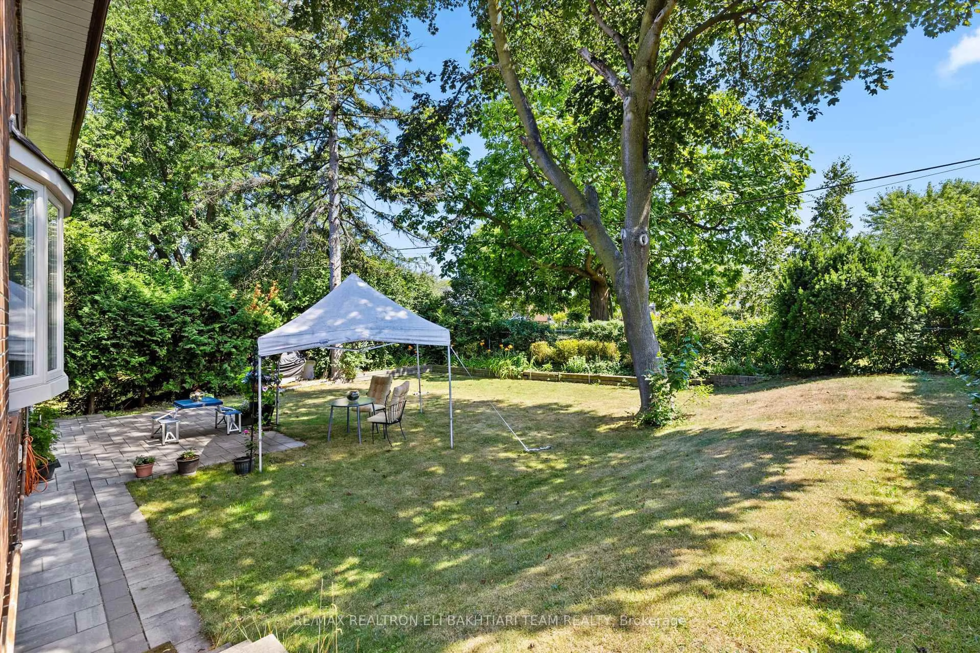 Patio, unknown for 1 Donmac Dr, Toronto Ontario M3B 1N4