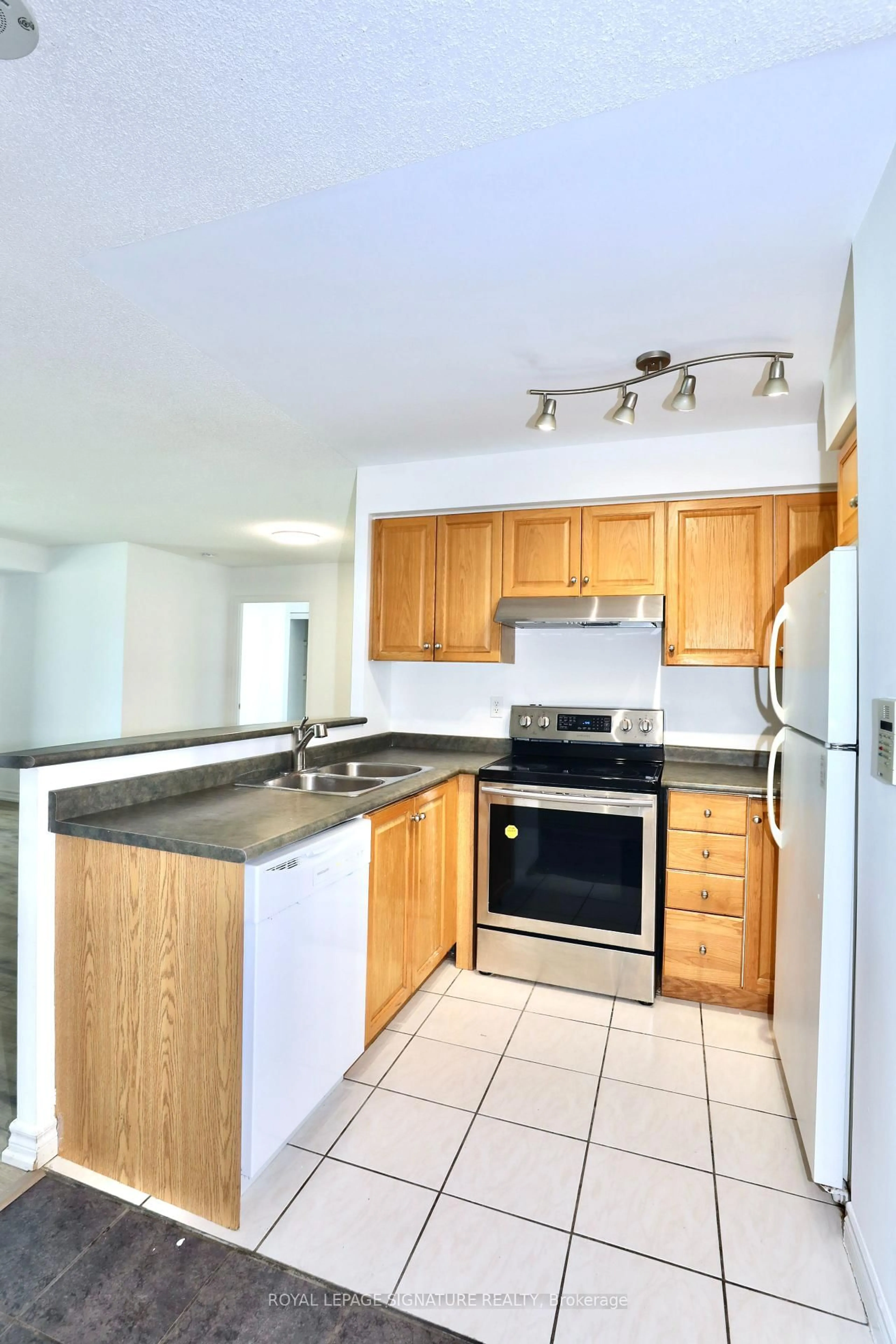 Standard kitchen, unknown for 7 Lorraine Dr #1116, Toronto Ontario M2N 7H2