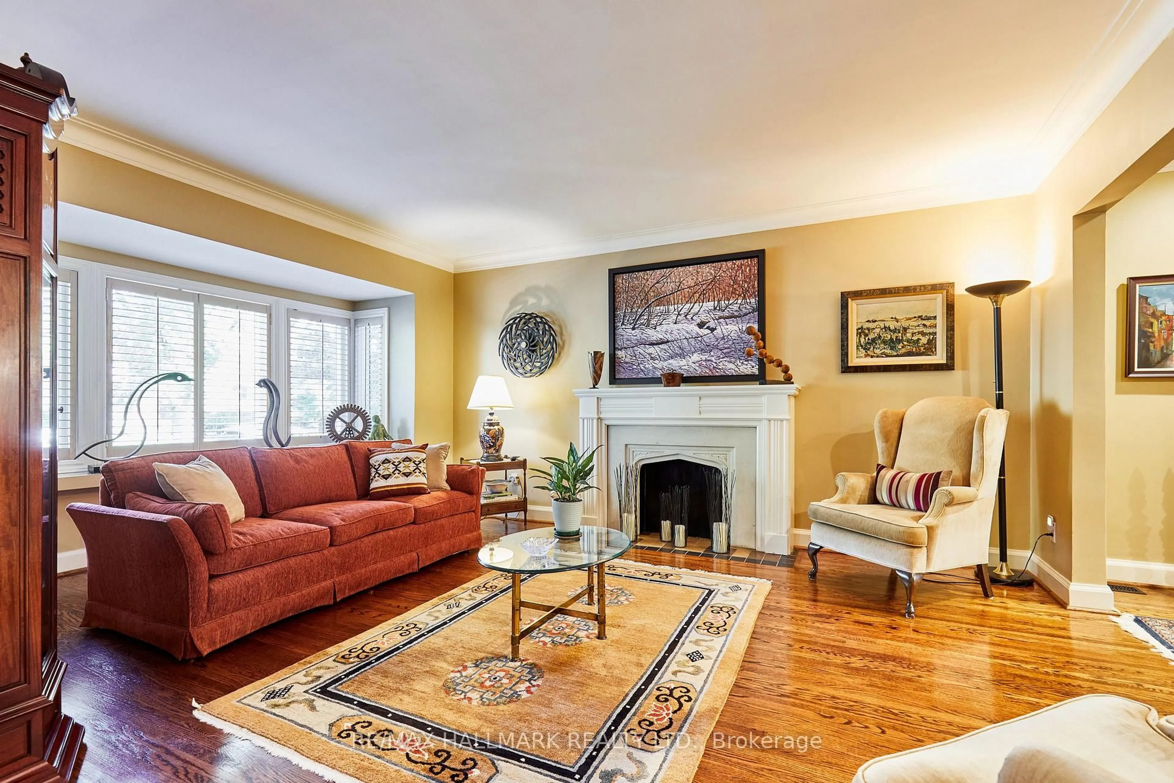 Living room with furniture, unknown for 106 Kimbark Blvd, Toronto Ontario M5N 2Y2