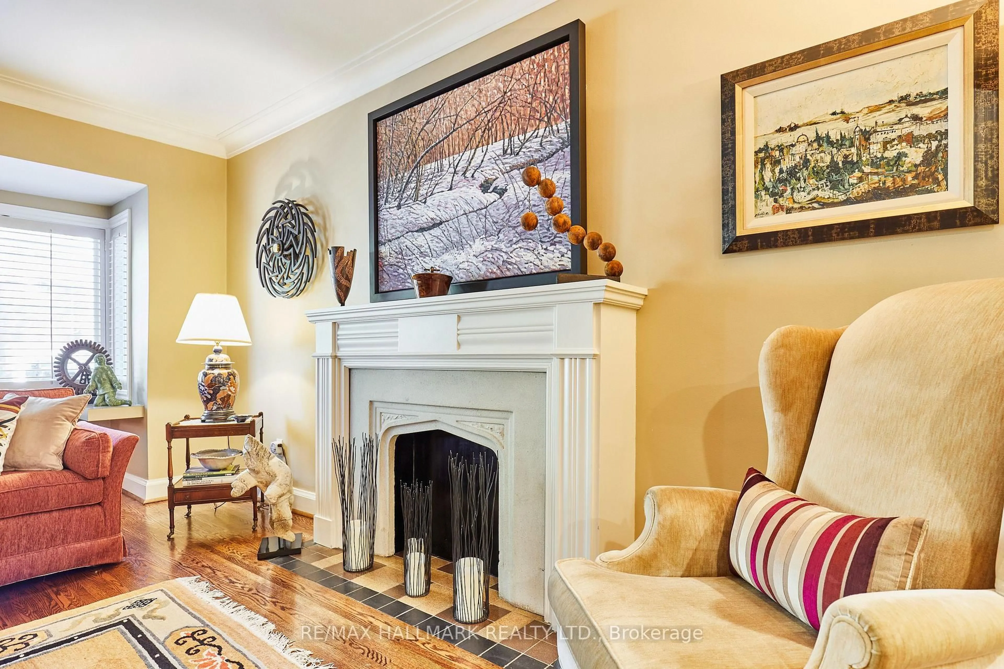 Living room with furniture, unknown for 106 Kimbark Blvd, Toronto Ontario M5N 2Y2