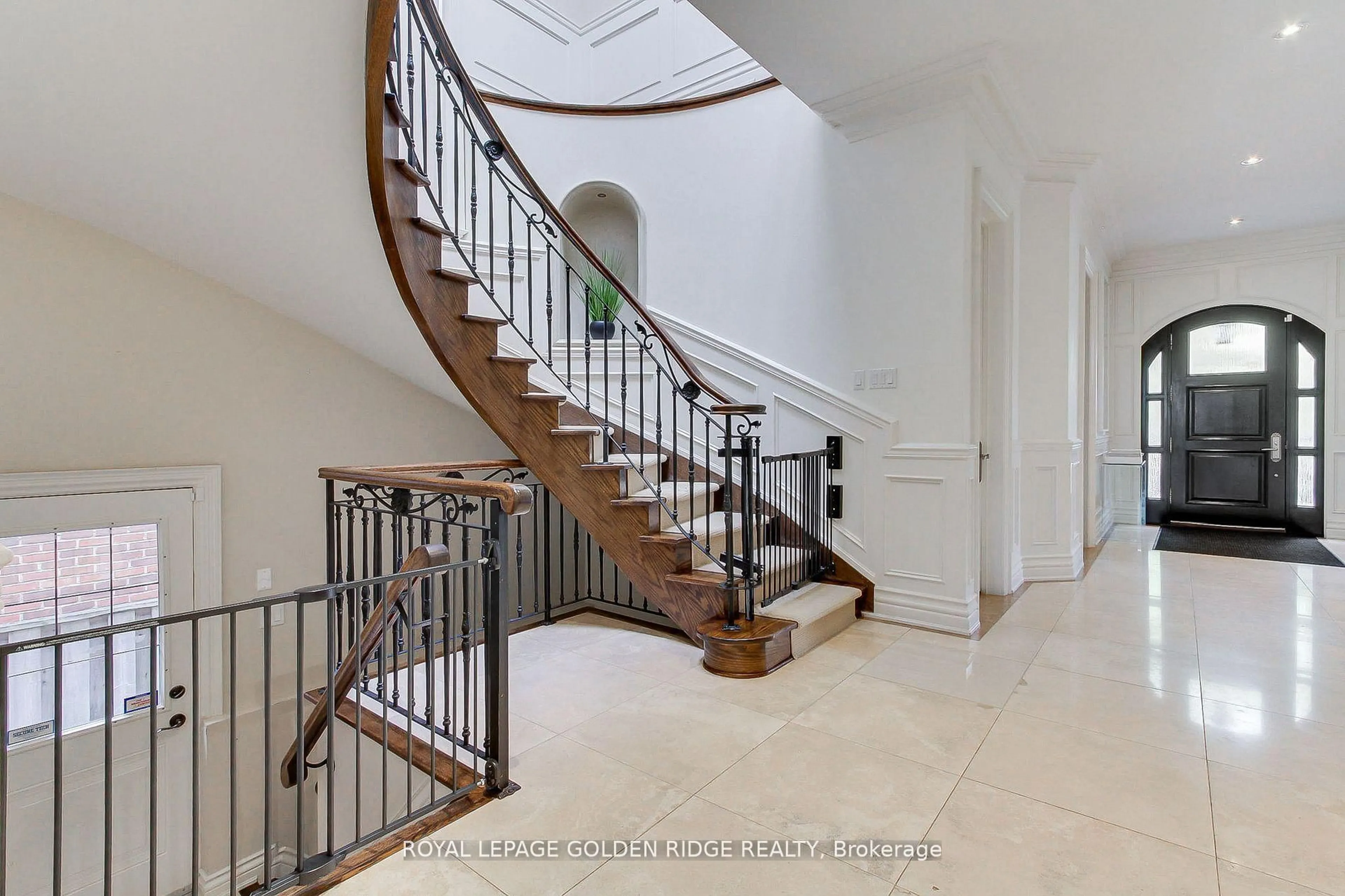 Stairs for 99 Bannockburn Ave, Toronto Ontario M5M 2M9