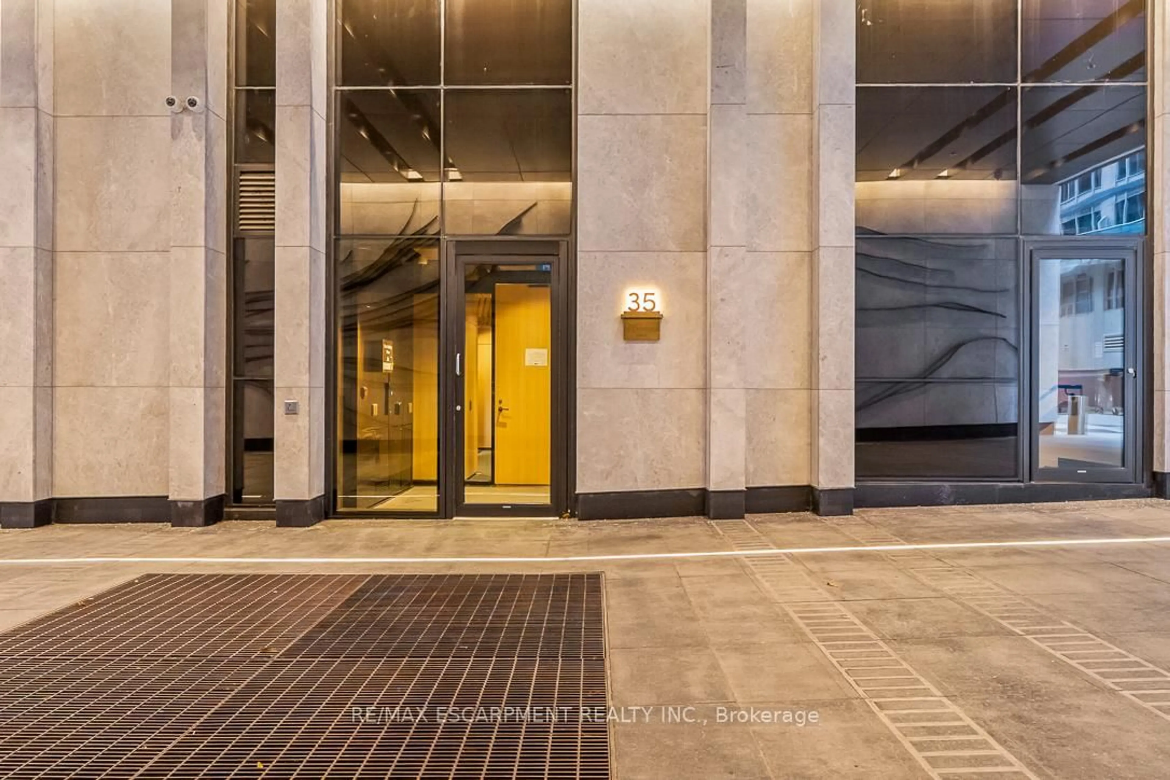 Indoor foyer for 35 Mercer St #3311, Toronto Ontario M5V 3C6