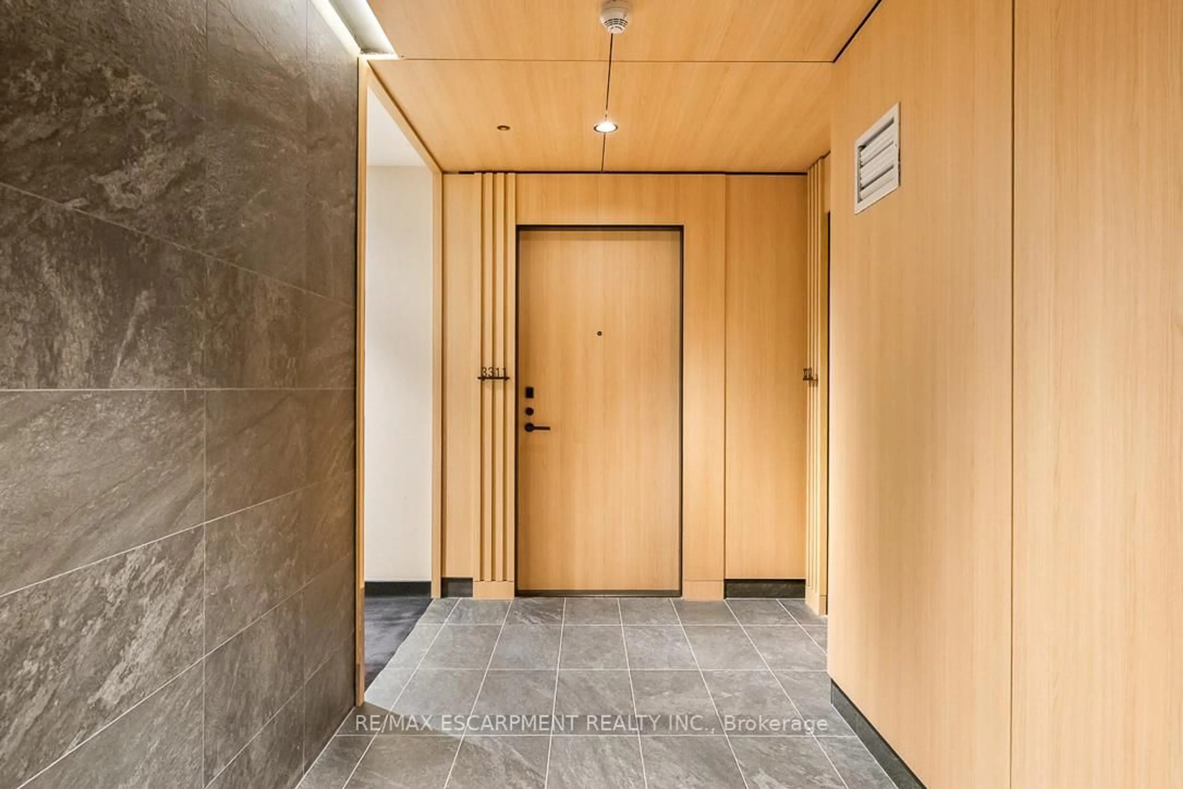 Indoor foyer for 35 Mercer St #3311, Toronto Ontario M5V 3C6