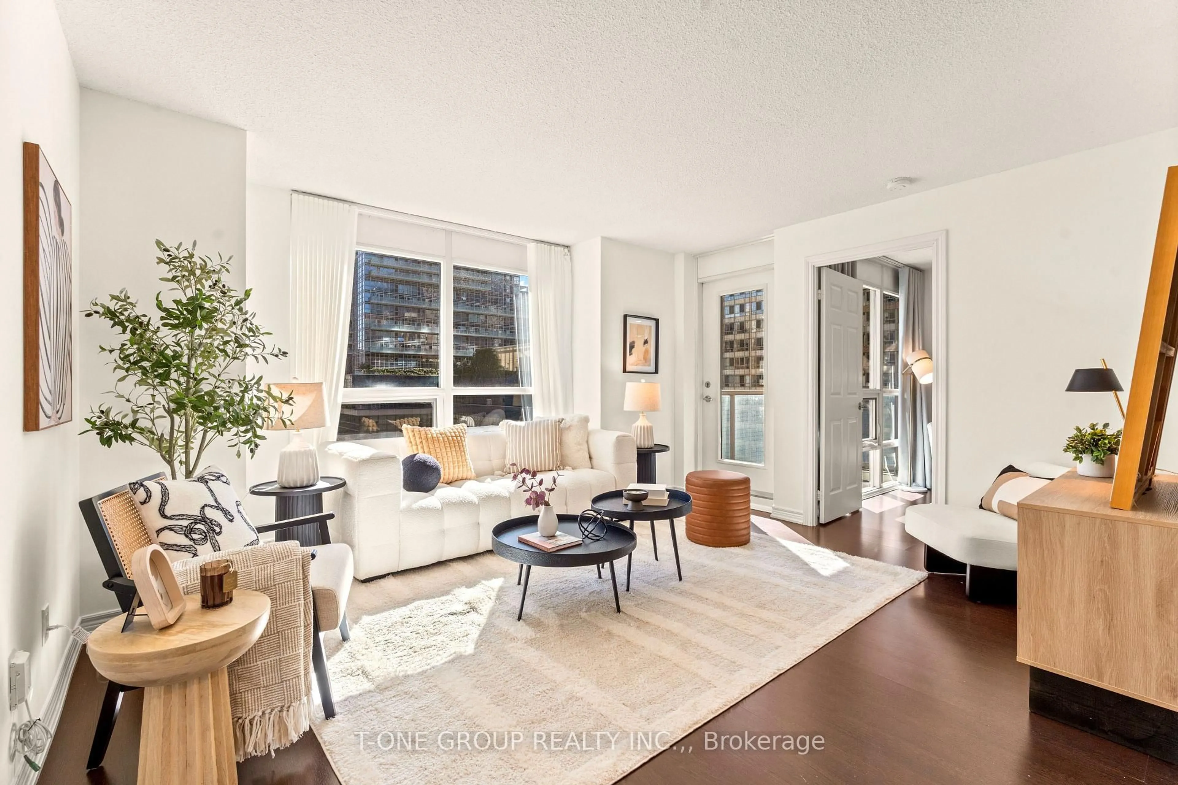 Living room with furniture, unknown for 761 Bay St #605, Toronto Ontario M5G 2R2