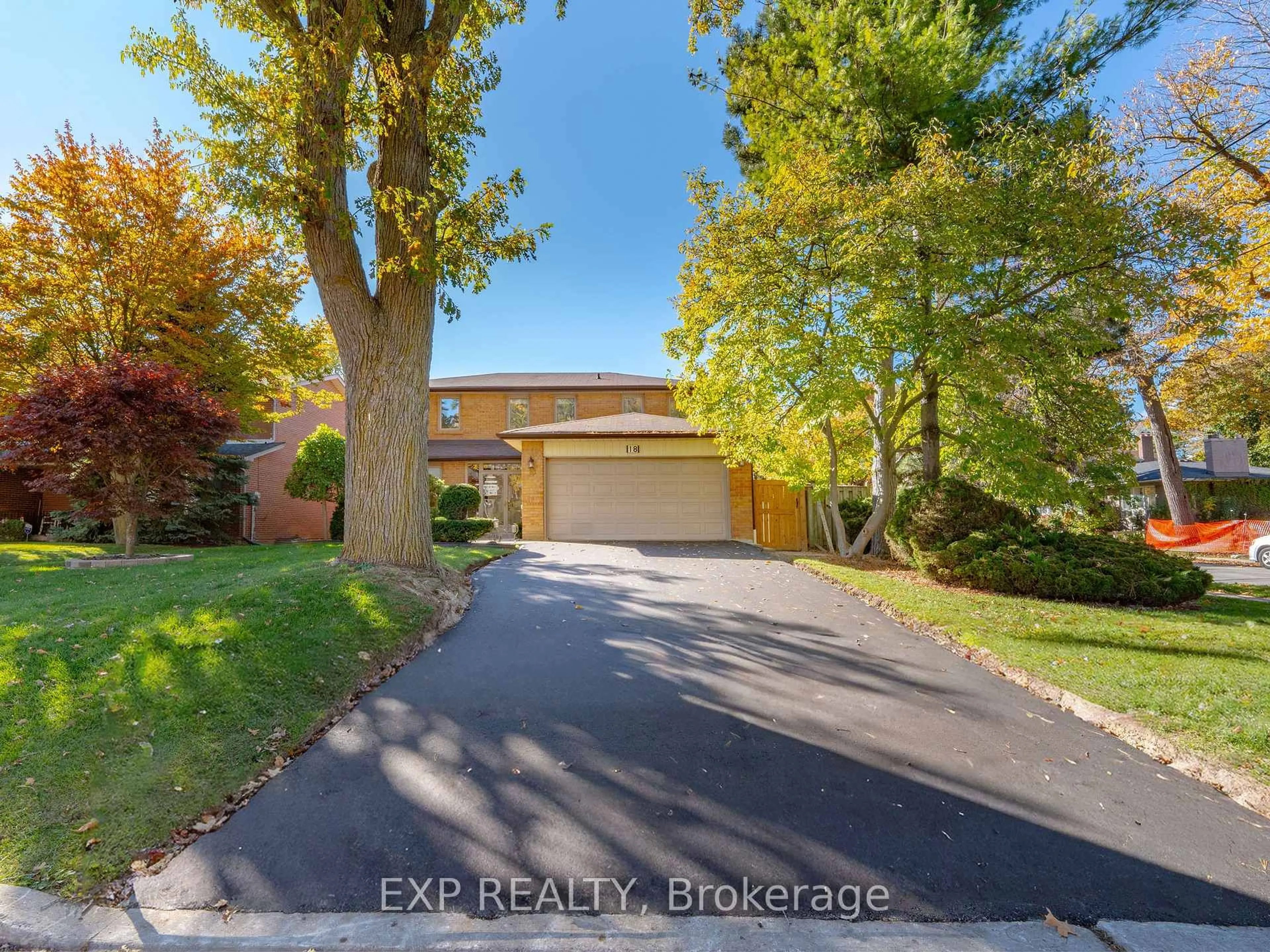 A pic from outside/outdoor area/front of a property/back of a property/a pic from drone, street for 18 Whitman St, Toronto Ontario M2M 3H8