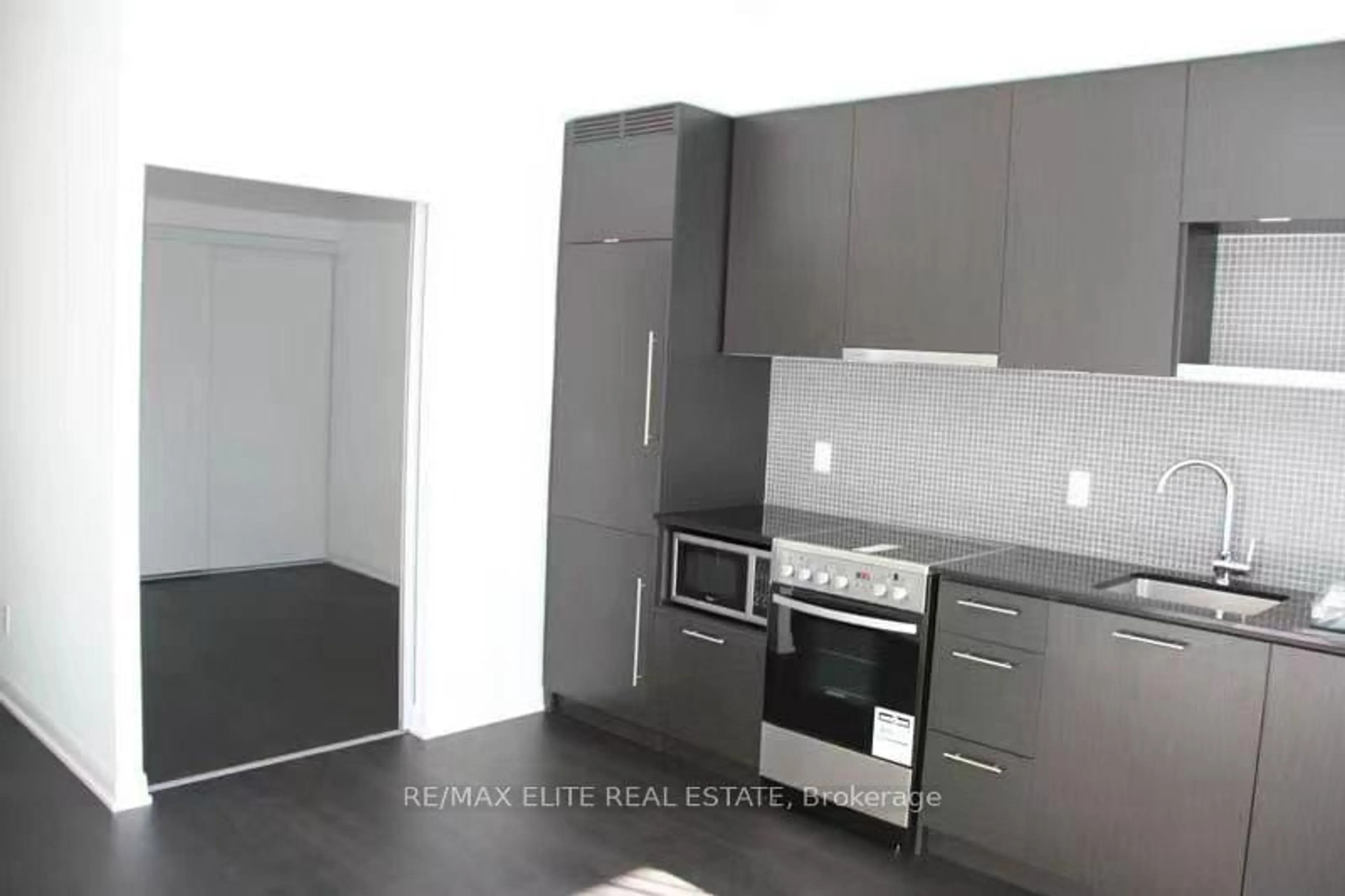 Standard kitchen, unknown for 435 Richmond St #805, Toronto Ontario M5V 1Y1