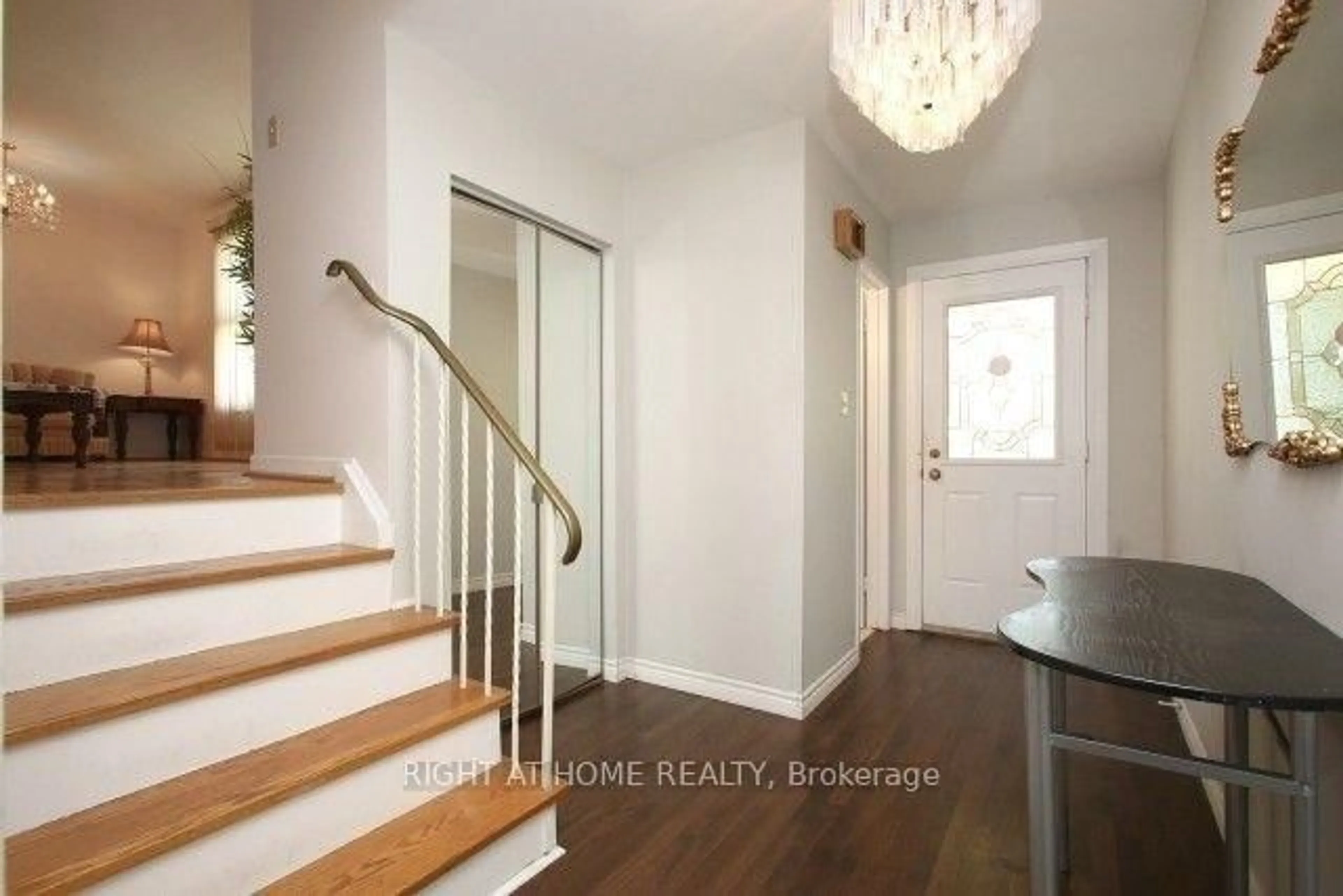 Indoor entryway for 62 Cherrystone Dr, Toronto Ontario M2H 1S1