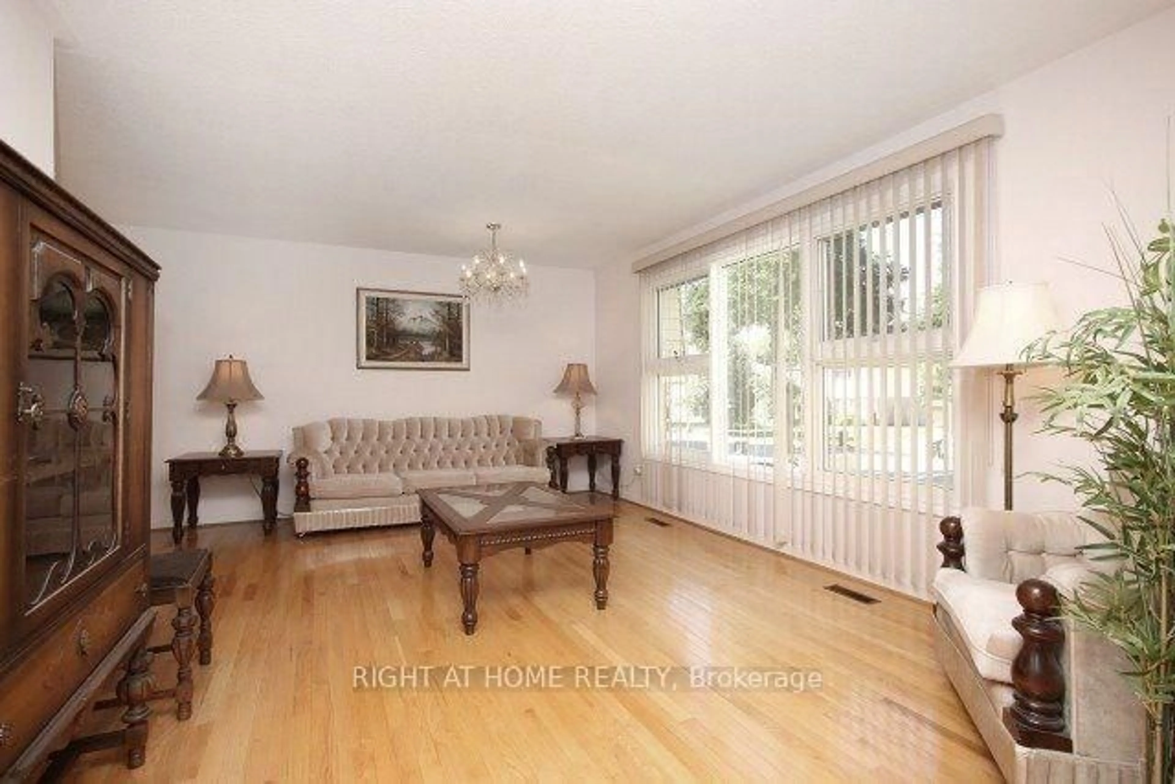 Living room with furniture, wood/laminate floor for 62 Cherrystone Dr, Toronto Ontario M2H 1S1