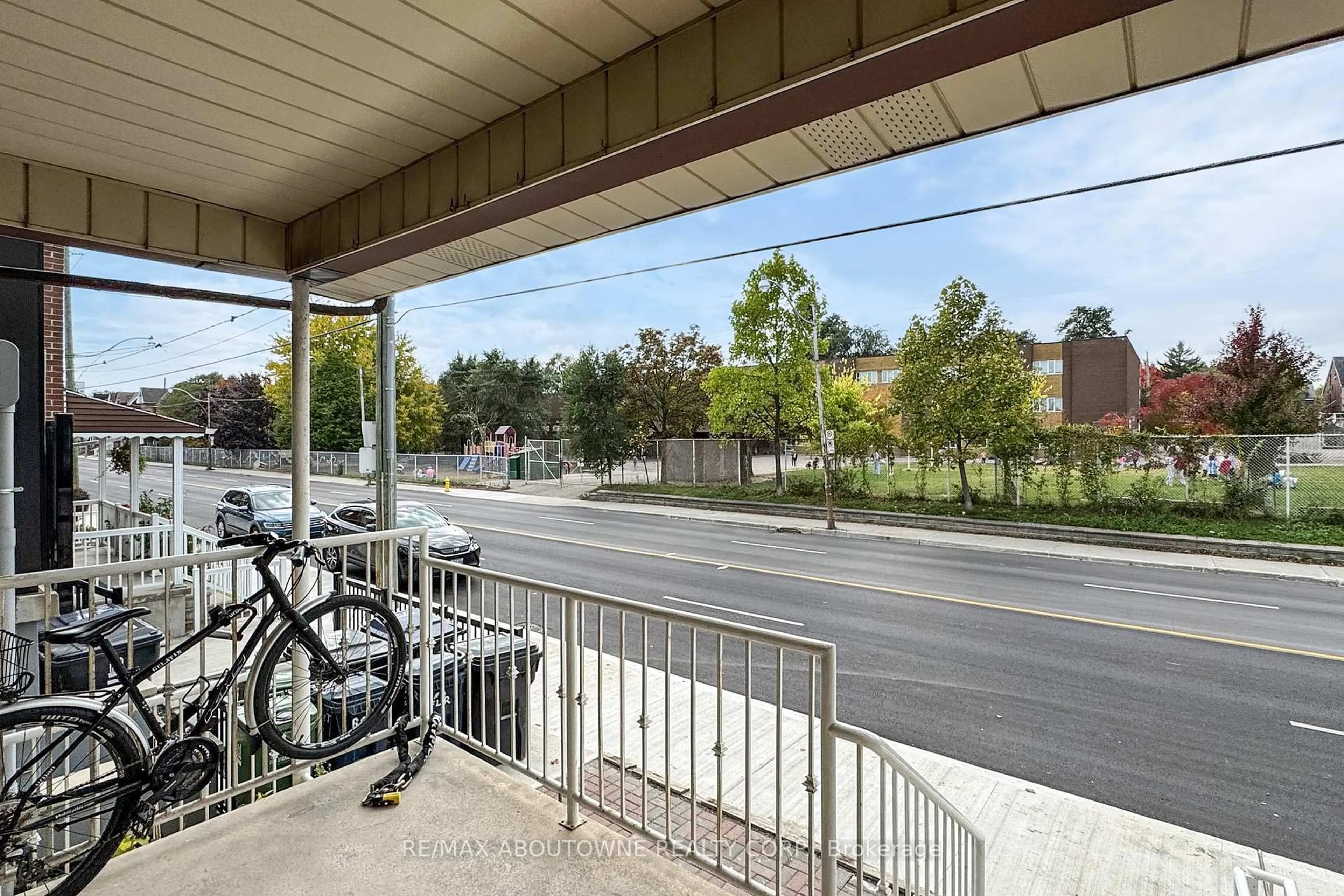 Patio, street for 515 Ossington Ave, Toronto Ontario M6G 3T3