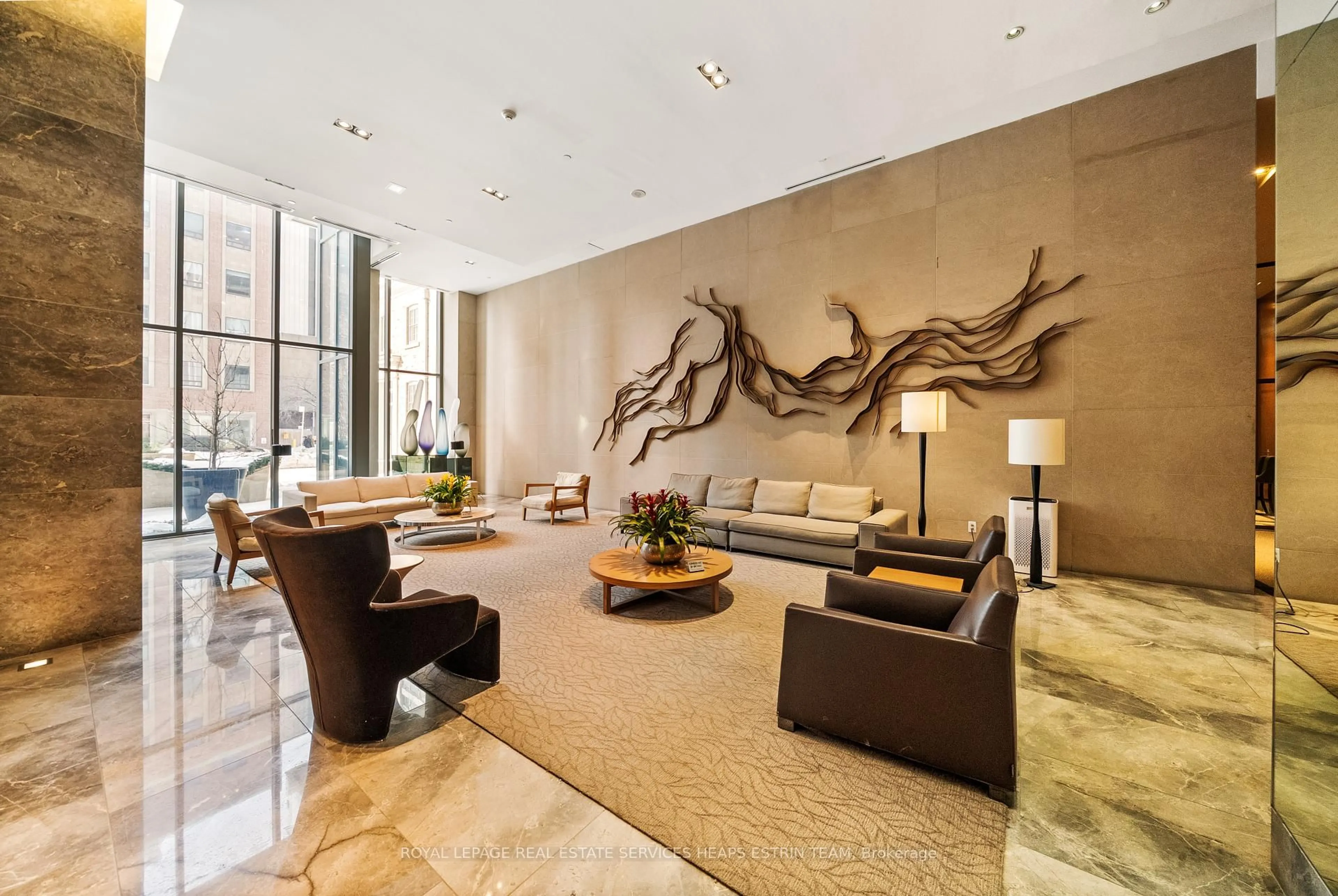 Lobby for 1 Bedford Rd #613, Toronto Ontario M5R 2J7