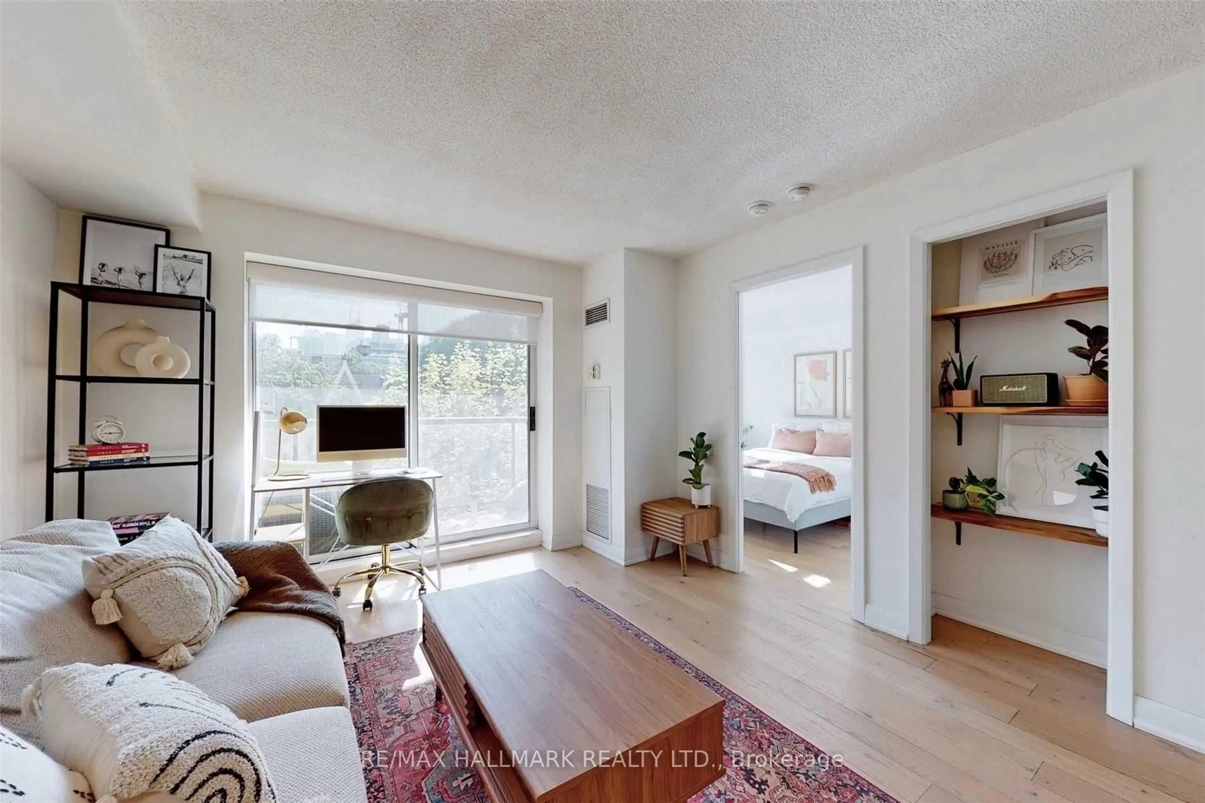Living room with furniture, wood/laminate floor for 140 Bathurst St #408, Toronto Ontario M5V 3N8