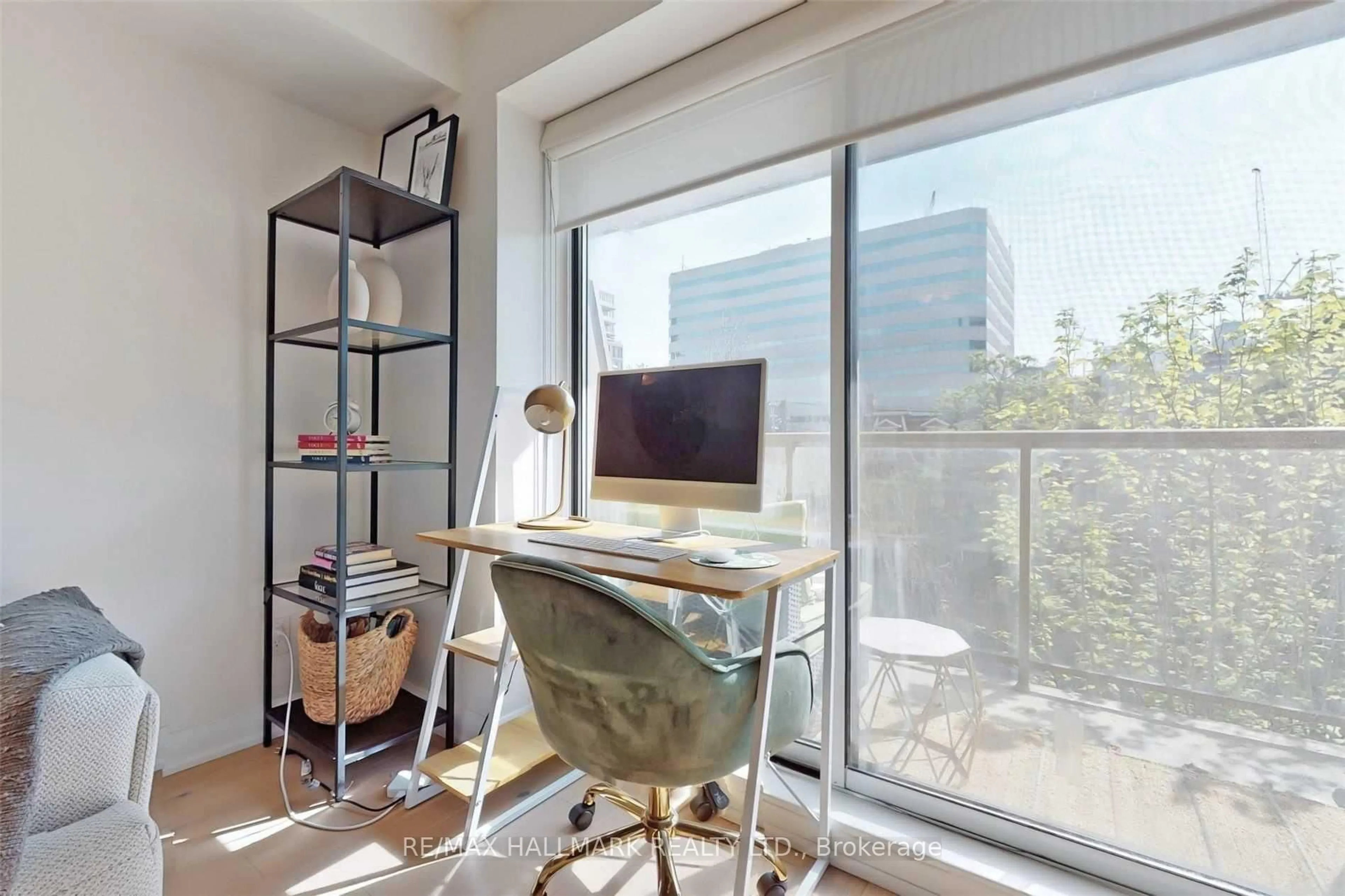 A pic of a room for 140 Bathurst St #408, Toronto Ontario M5V 3N8