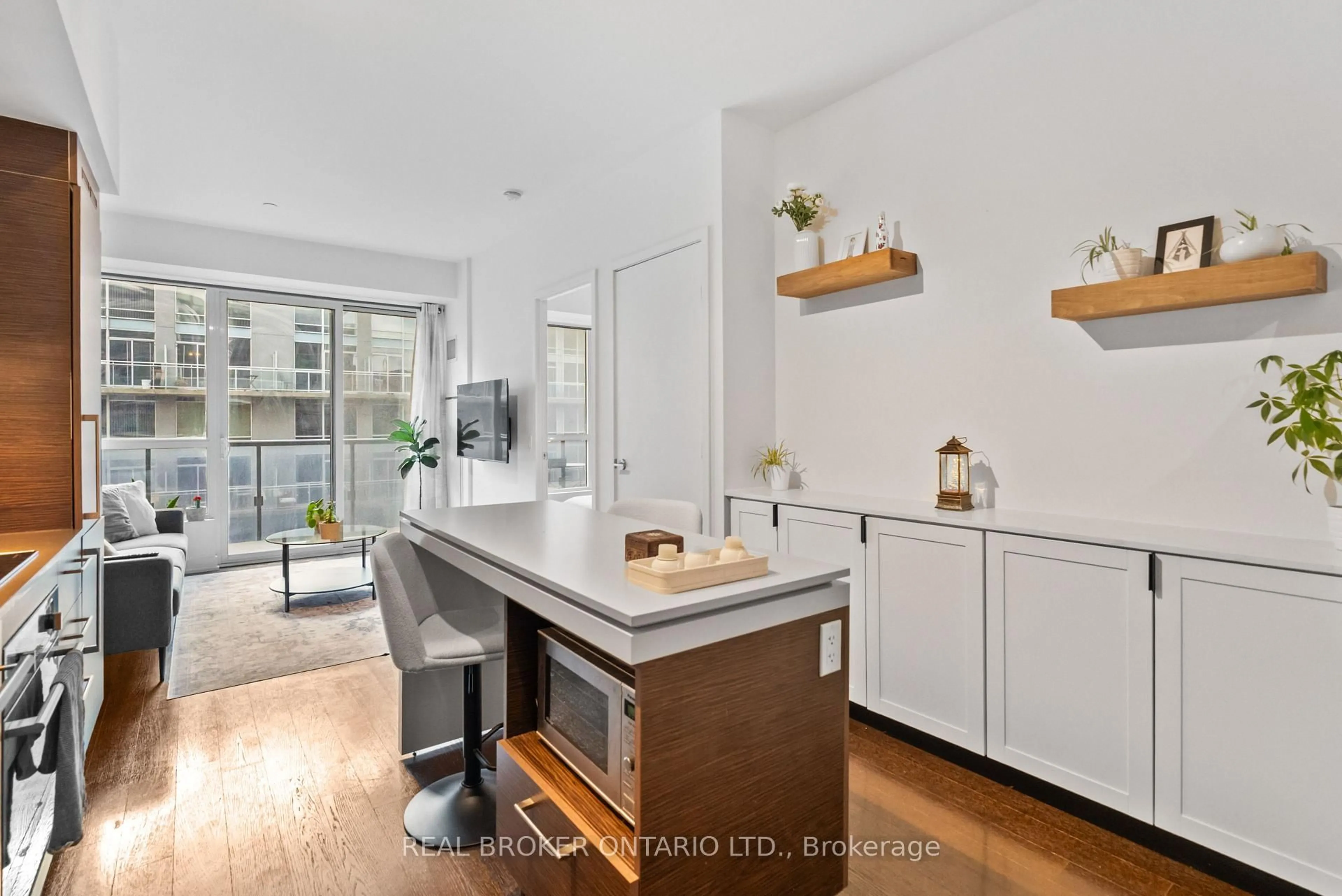 Open concept kitchen, unknown for 1030 King St #427, Toronto Ontario M6K 0B4