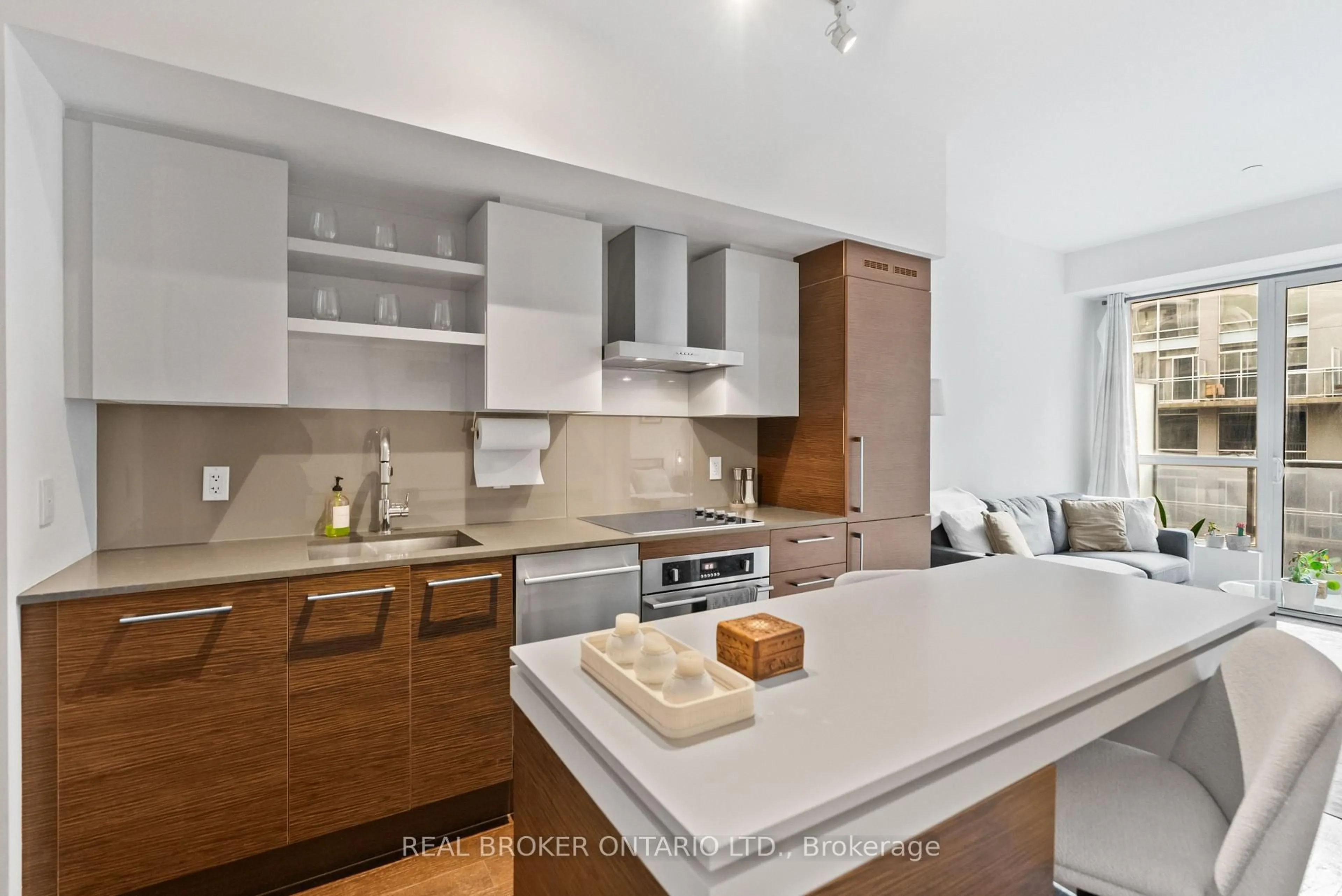 Open concept kitchen, ceramic/tile floor for 1030 King St #427, Toronto Ontario M6K 0B4
