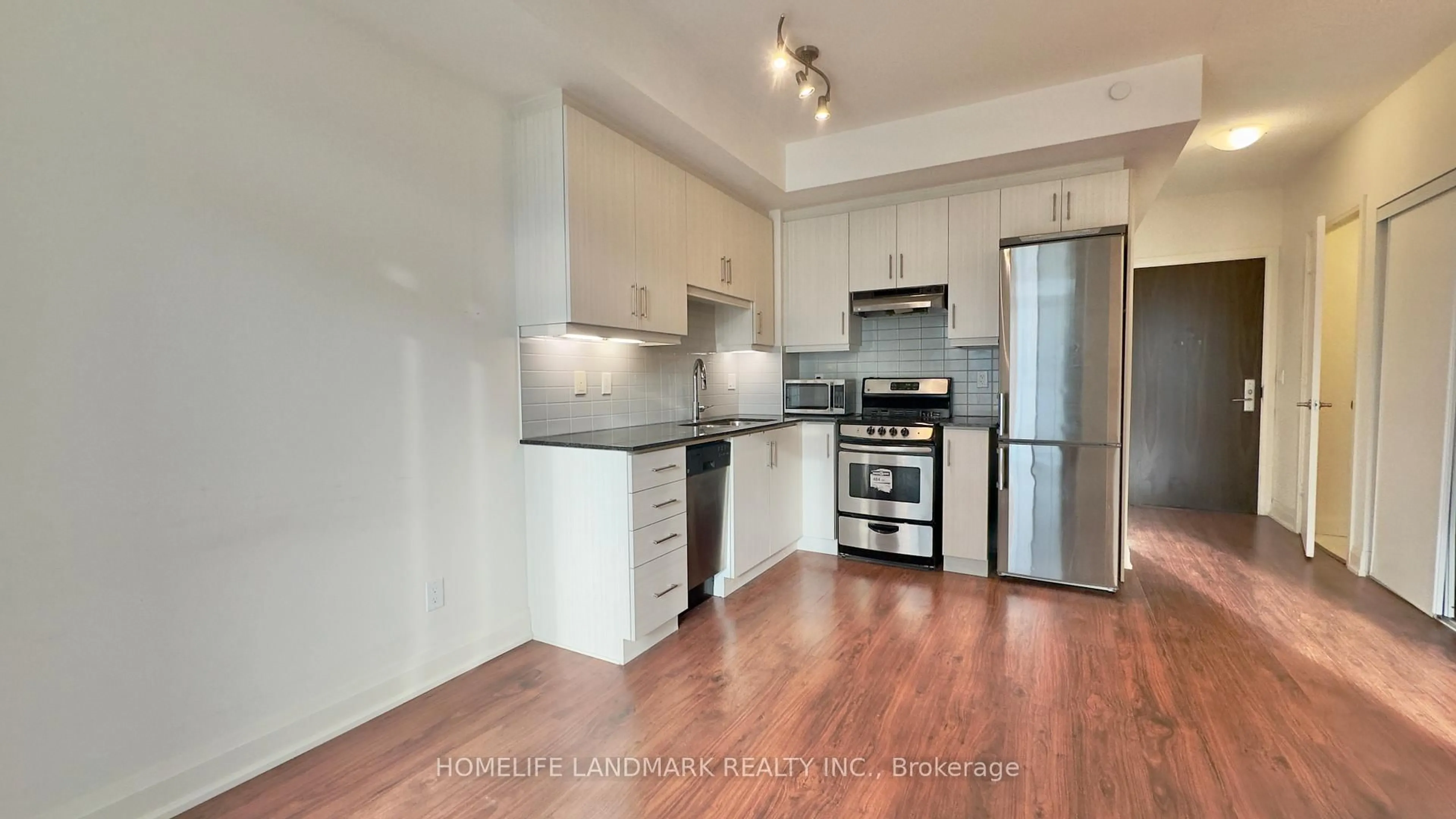 Standard kitchen, wood/laminate floor for 68 Canterbury Pl #903, Toronto Ontario M2N 0H8