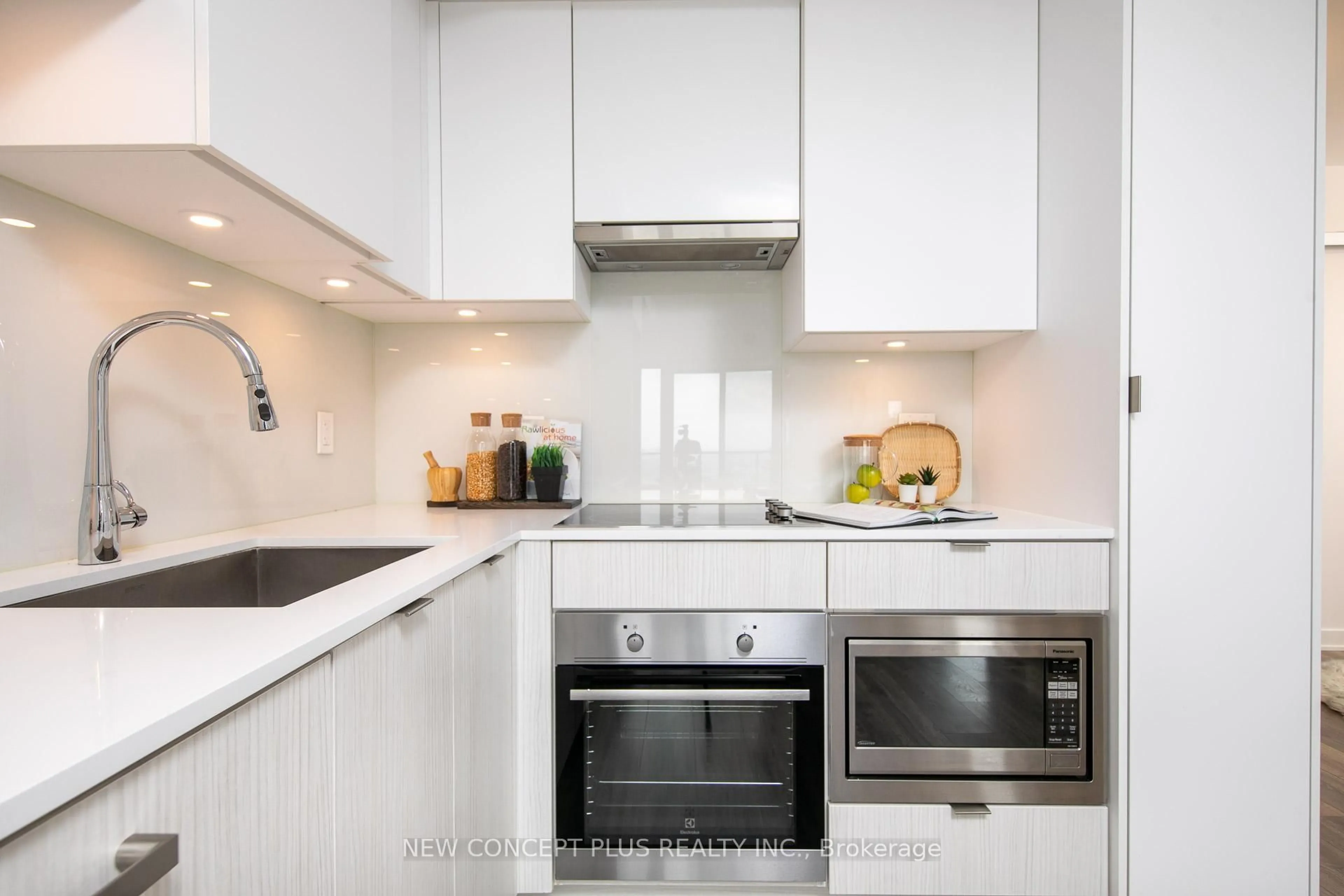 Standard kitchen, unknown for 99 Broadway Ave #3302, Toronto Ontario M4P 0E3