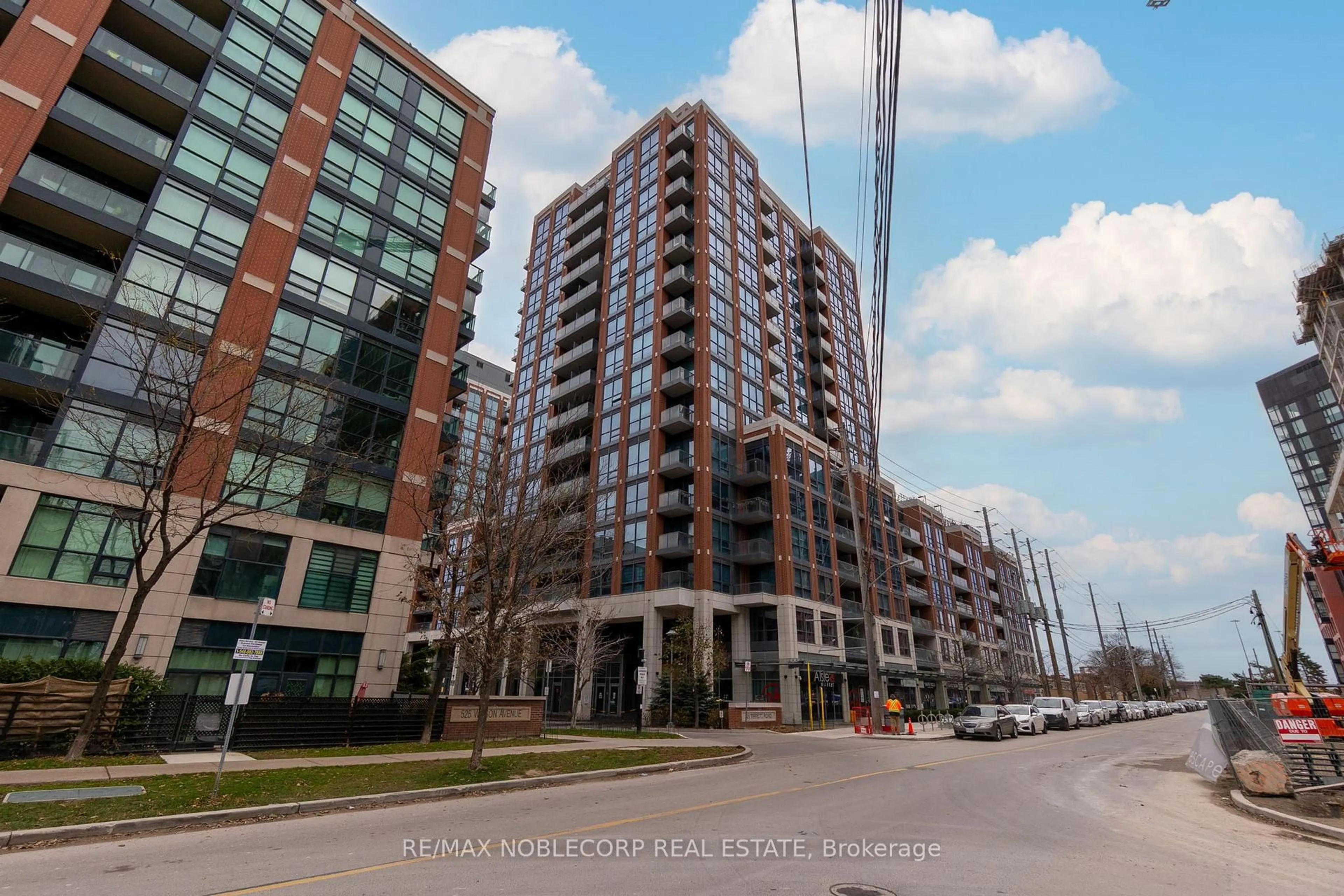 Unknown for 31 Tippett Rd #923, Toronto Ontario M3H 2V1