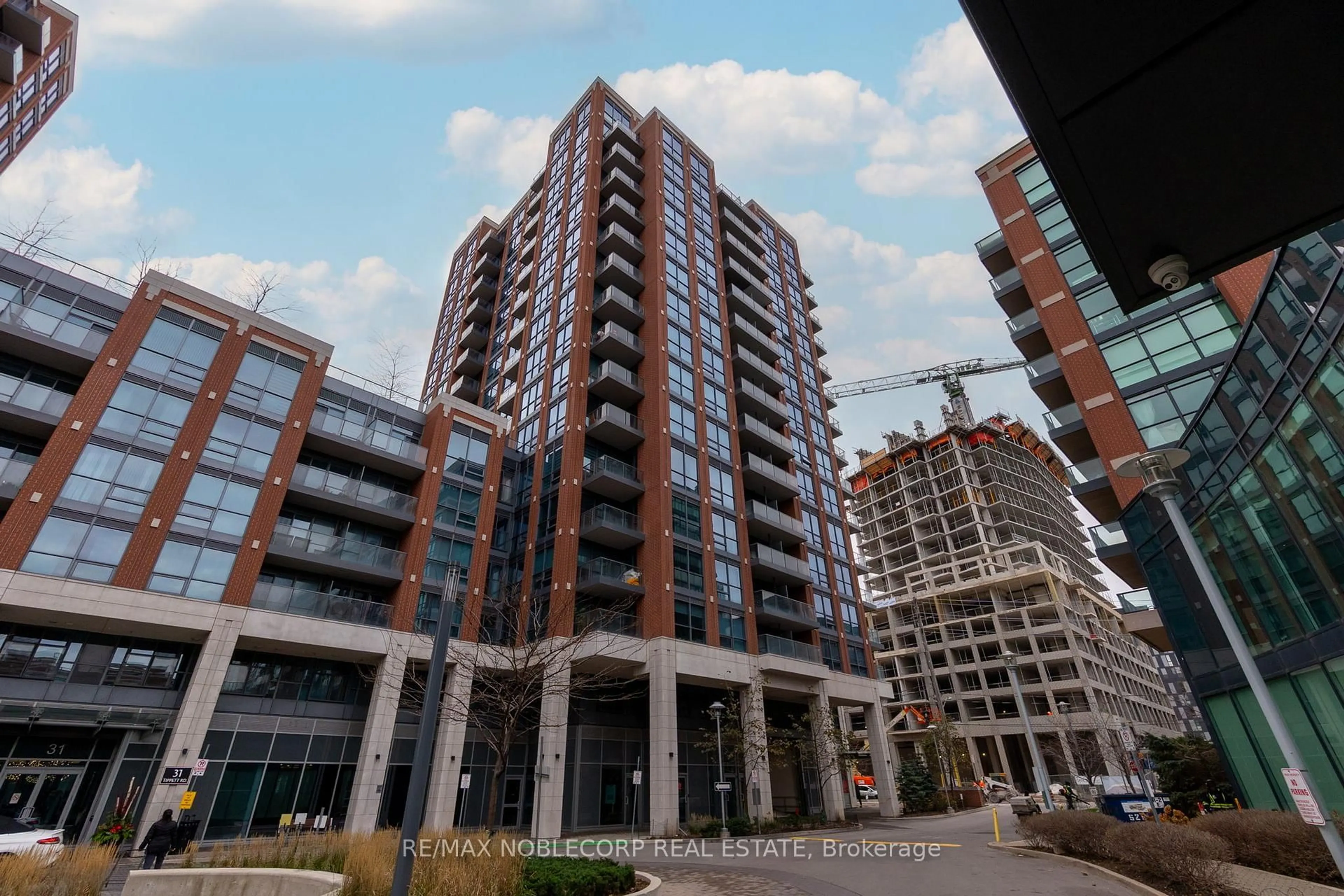 Unknown for 31 Tippett Rd #923, Toronto Ontario M3H 2V1