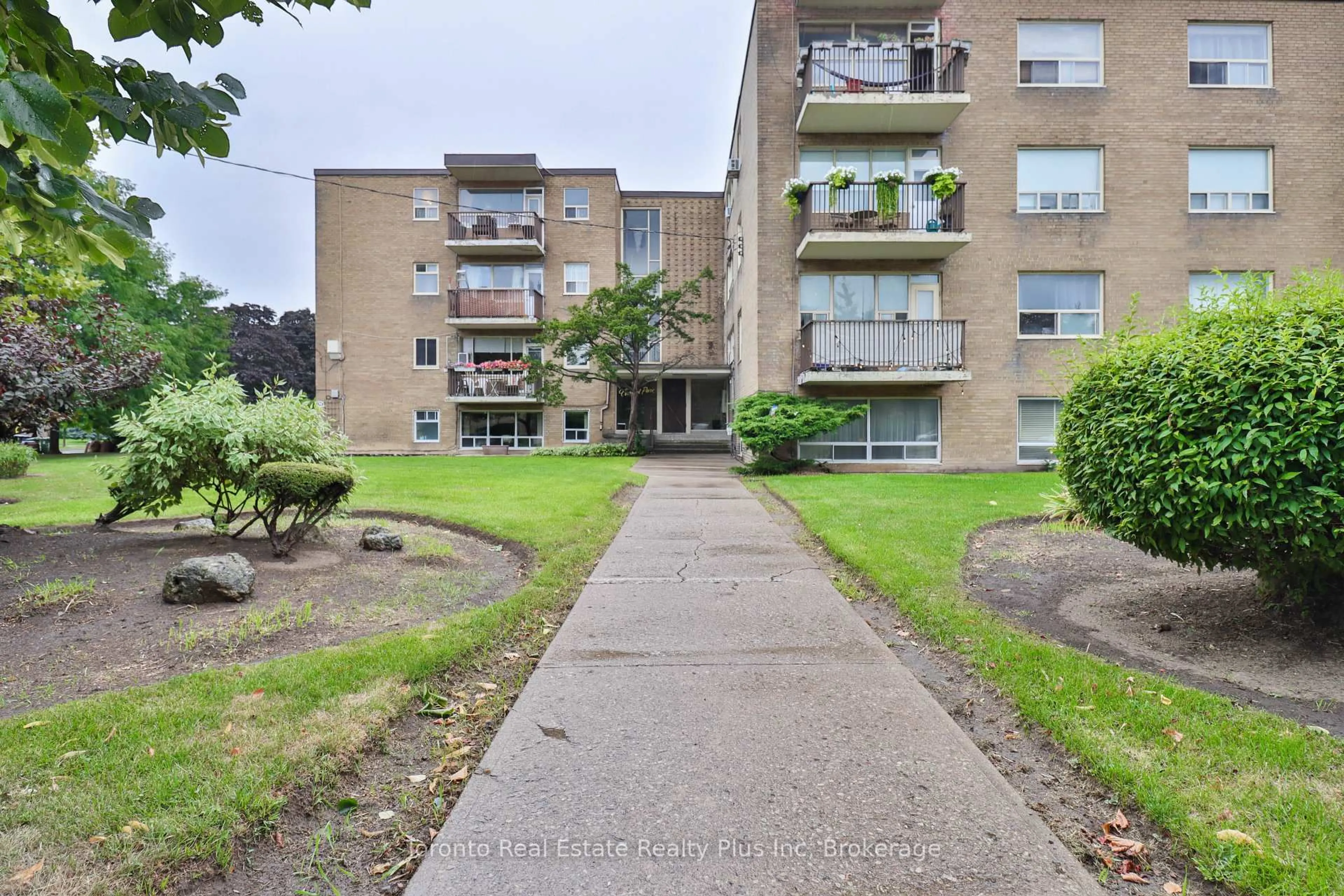 Patio, street for 55 Neptune Dr #303, Toronto Ontario M6A 1X2