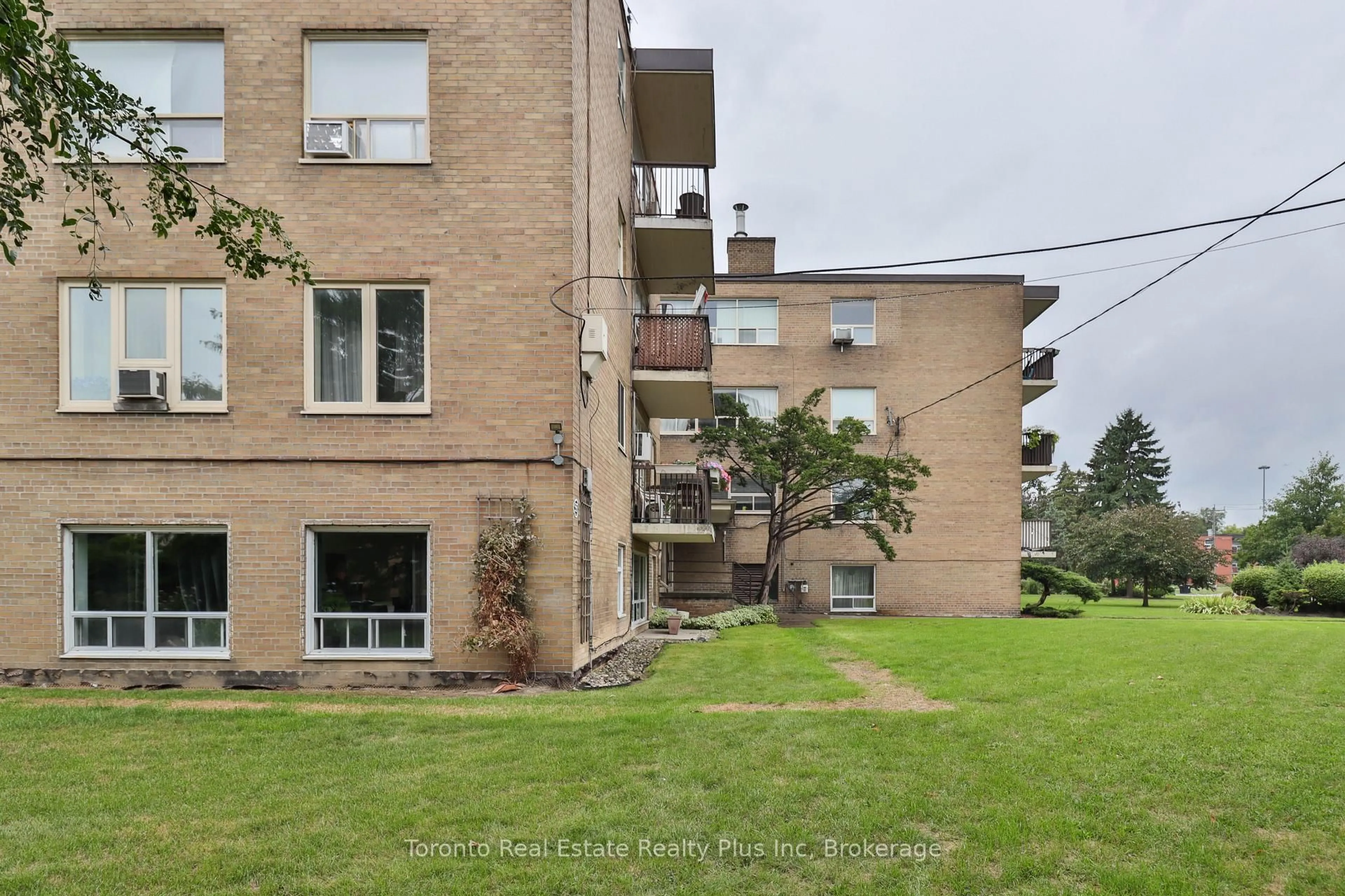 Patio, unknown for 55 Neptune Dr #303, Toronto Ontario M6A 1X2