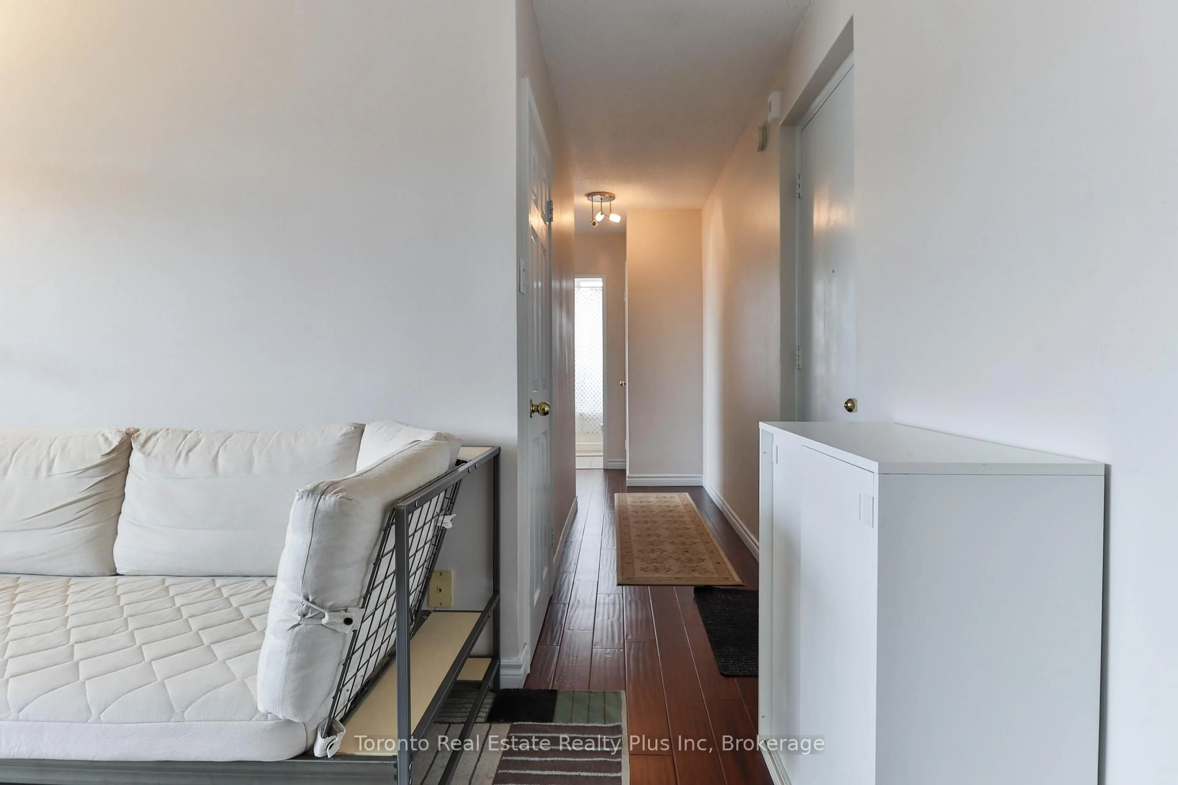 Indoor entryway for 55 Neptune Dr #303, Toronto Ontario M6A 1X2