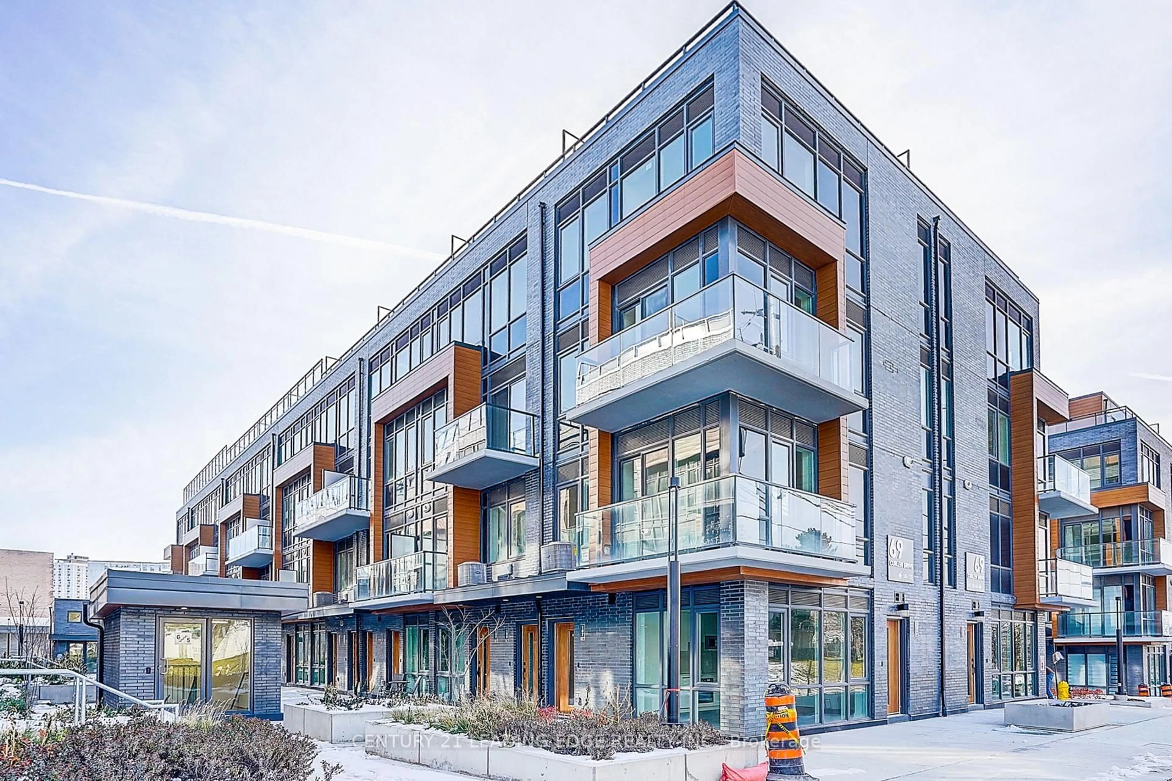 Patio, building for 69 Curlew Dr #144, Toronto Ontario M3A 2P8