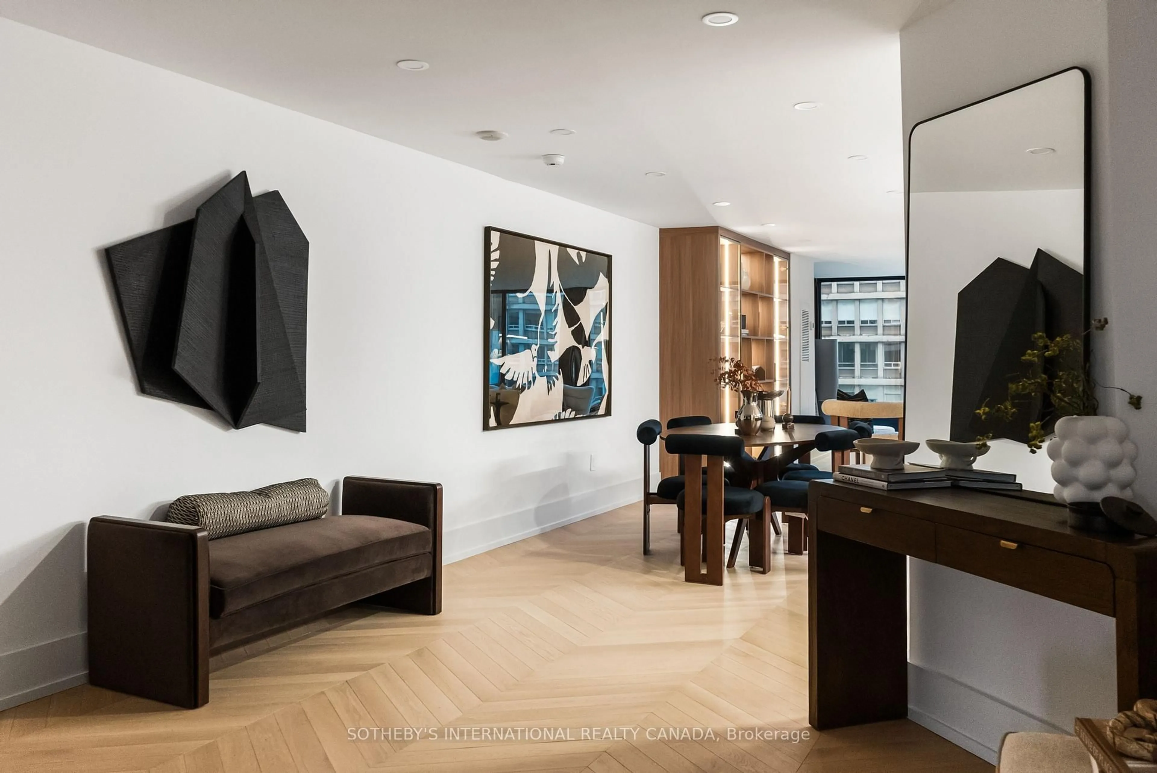 Unknown for 110 Bloor St #1009, Toronto Ontario M5S 2W7