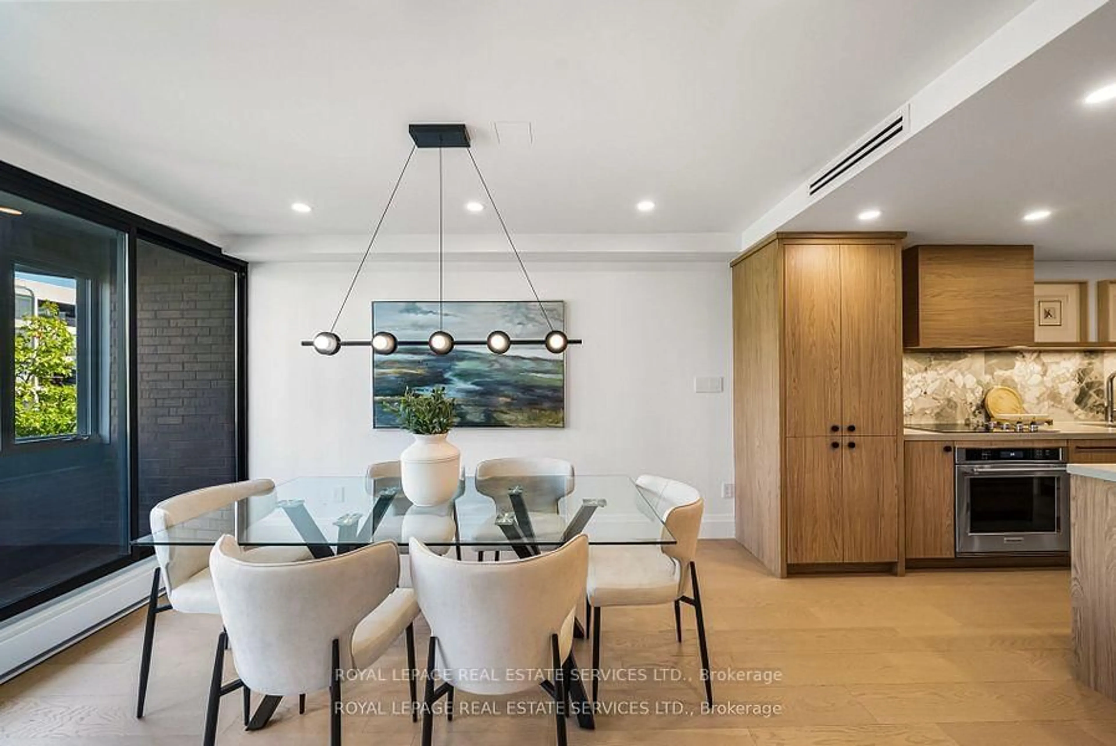 Dining room, unknown for 349 St Clair Ave #402, Toronto Ontario M5P 1N3