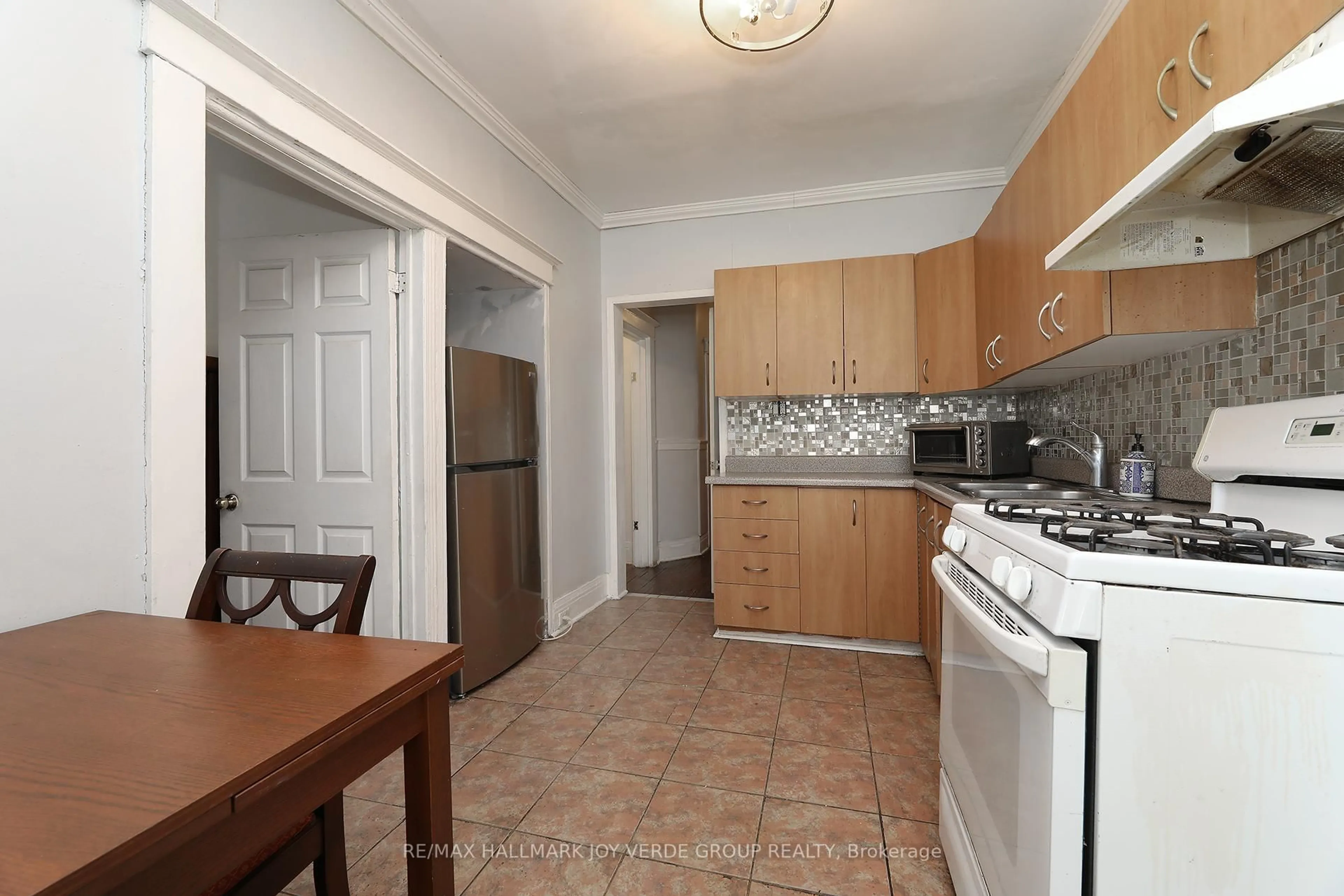 Standard kitchen, unknown for 275 Lauder Ave, Toronto Ontario M6E 3H5