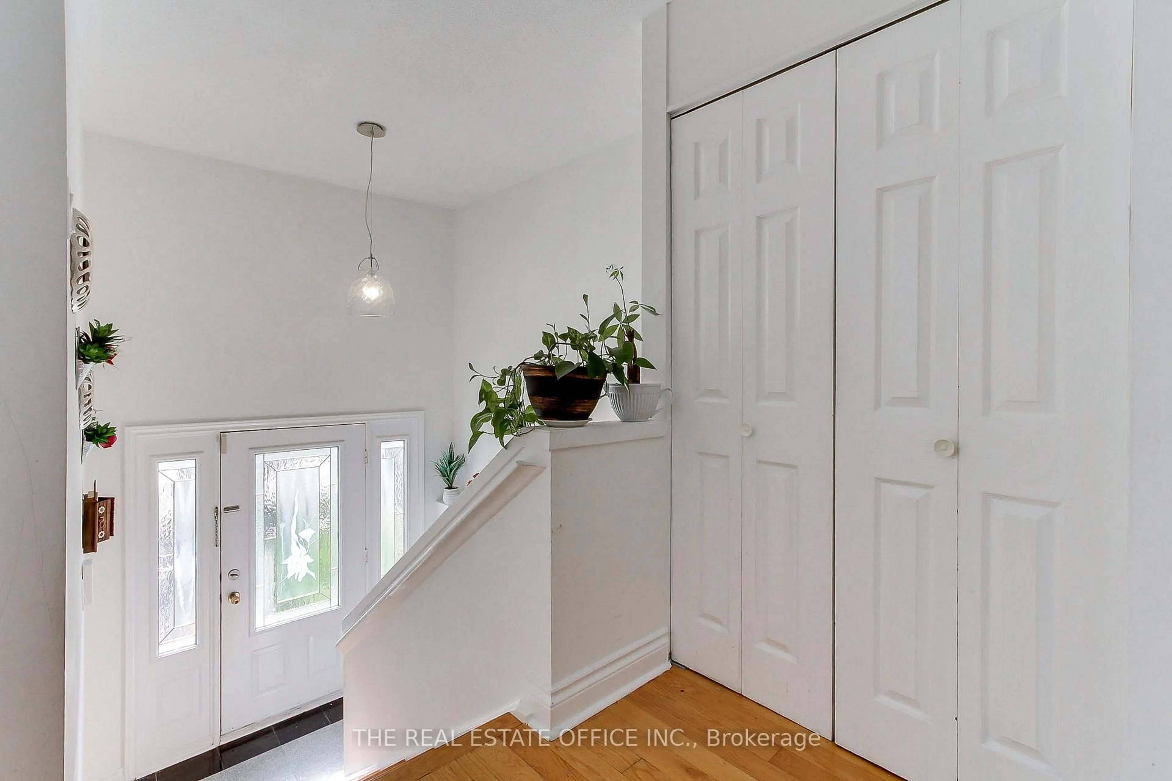 Indoor entryway for 20 Yucatan Rd, Toronto Ontario M2H 2K8