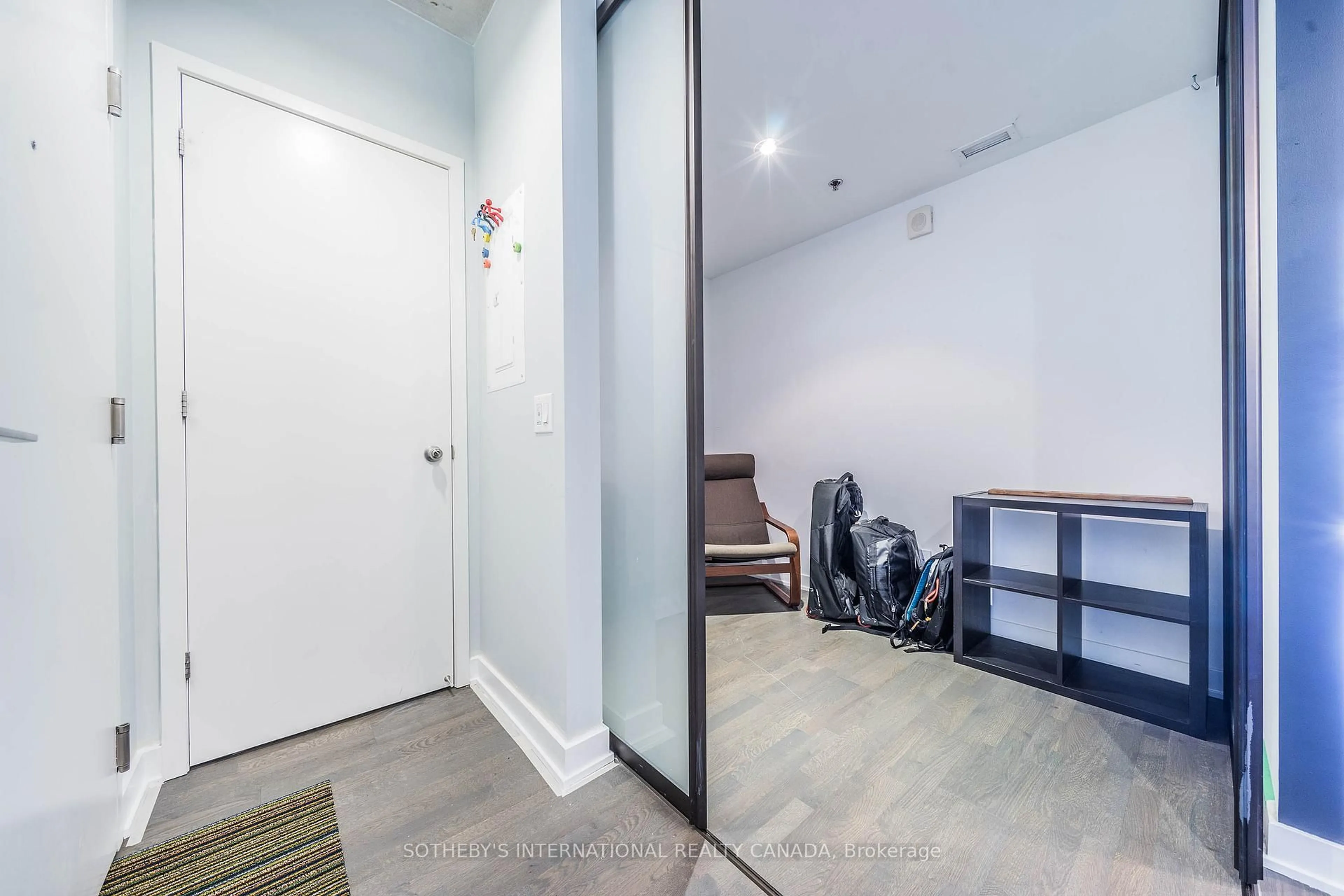 Indoor foyer for 8 Dovercourt Rd #305, Toronto Ontario M6J 0B6