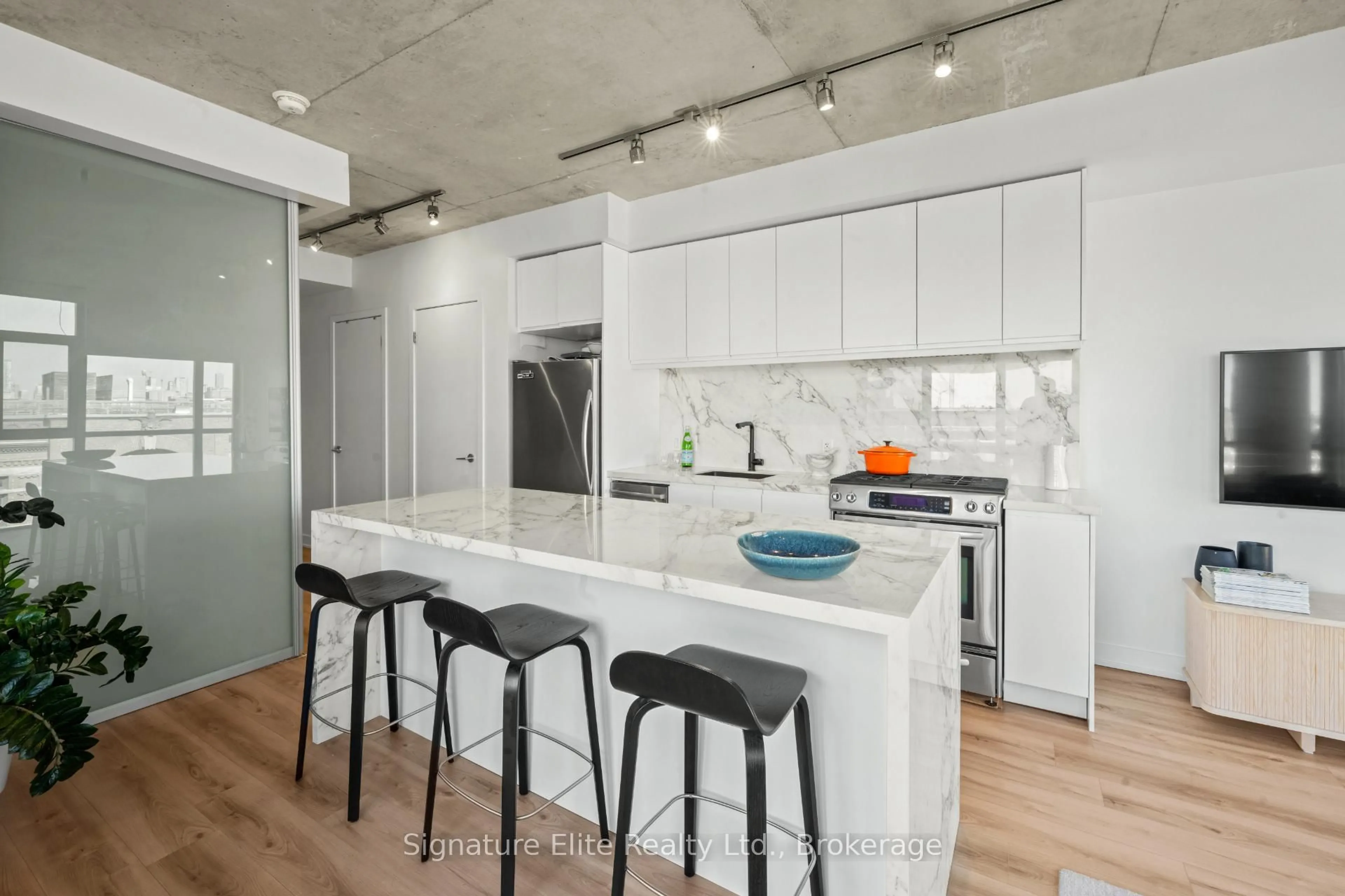 Contemporary kitchen, ceramic/tile floor for 2 Gladstone Ave #606, Toronto Ontario M6J 0B2